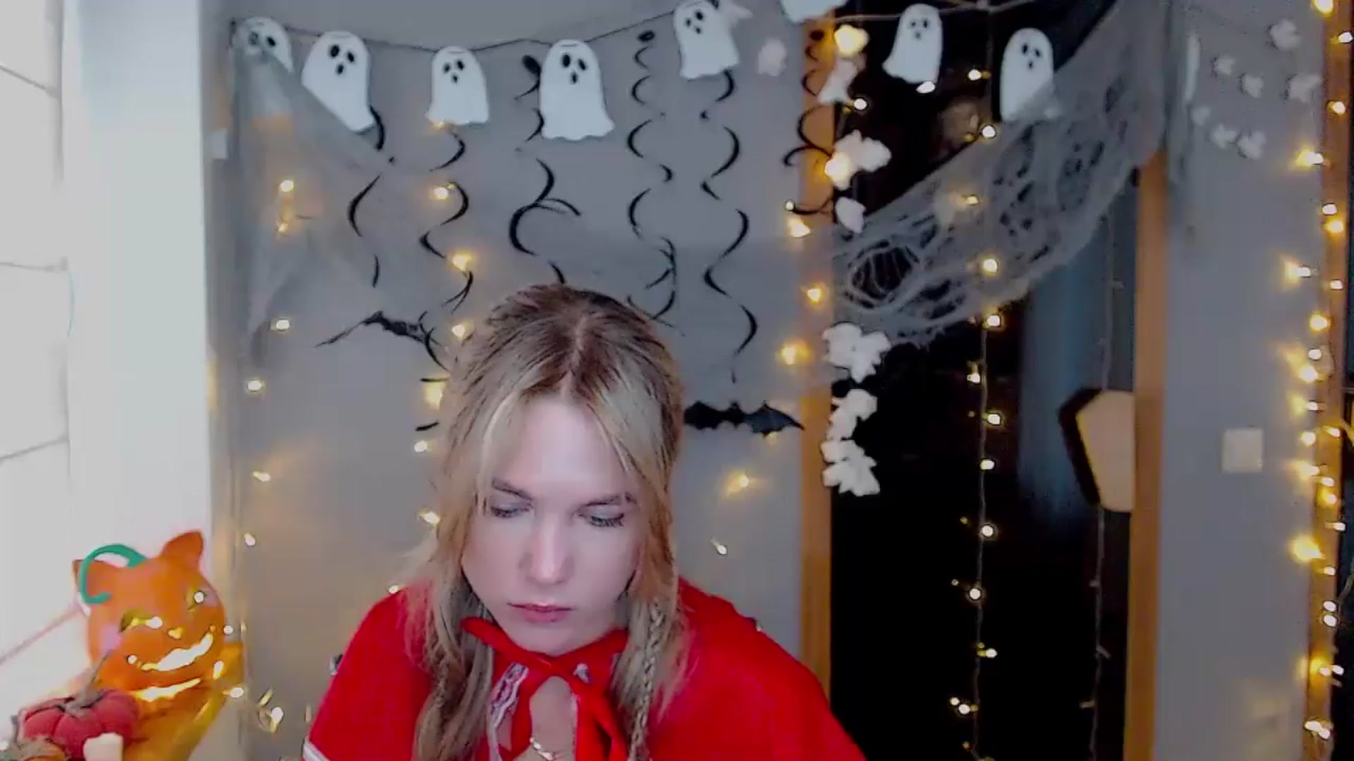 Gallery image thumbnail from Kate_Lewiss's myfreecams stream on, 10/31/2024, 10:53 image 18 of 20