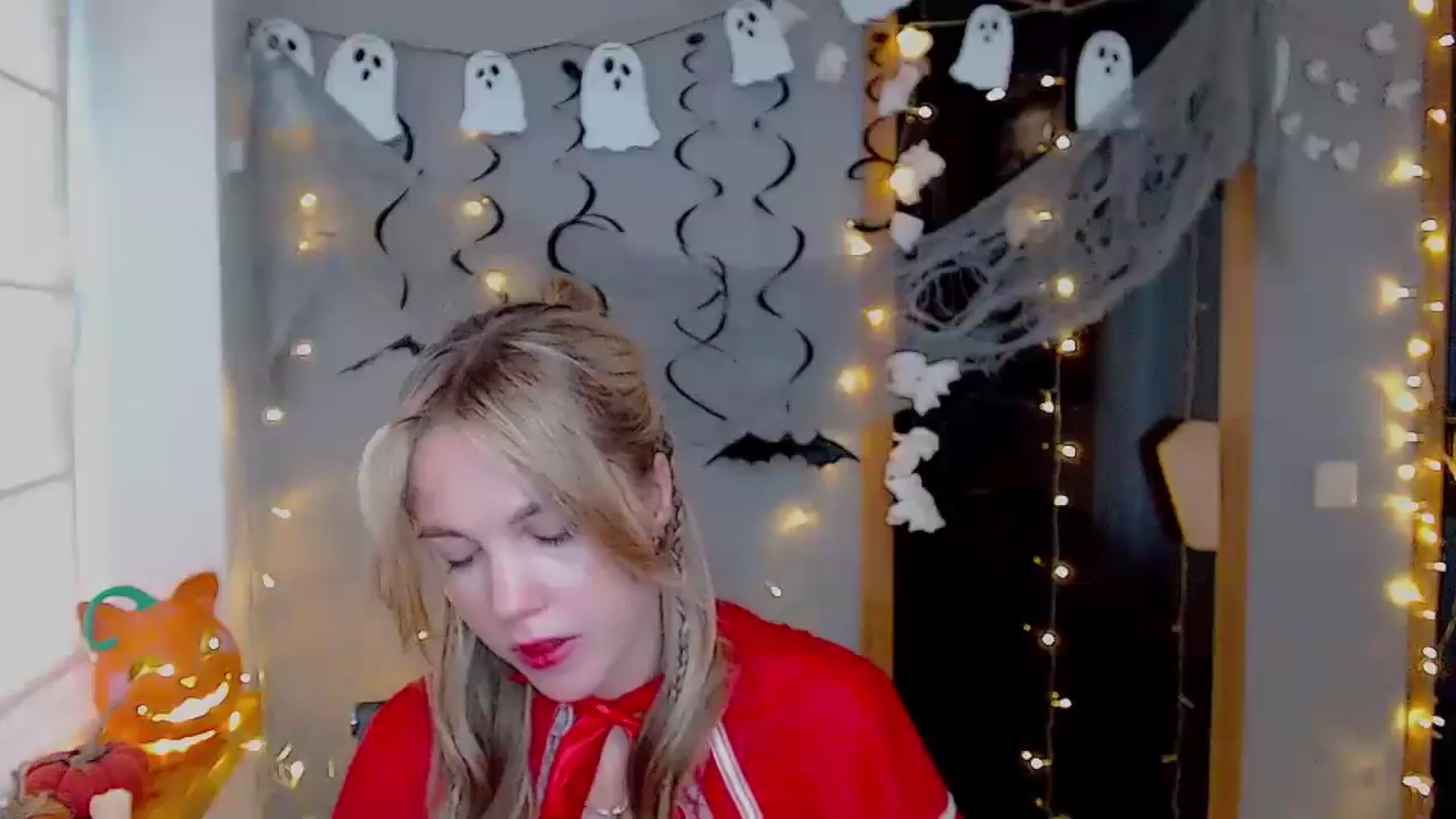 Gallery image thumbnail from Kate_Lewiss's myfreecams stream on, 10/31/2024, 12:07 image 8 of 20