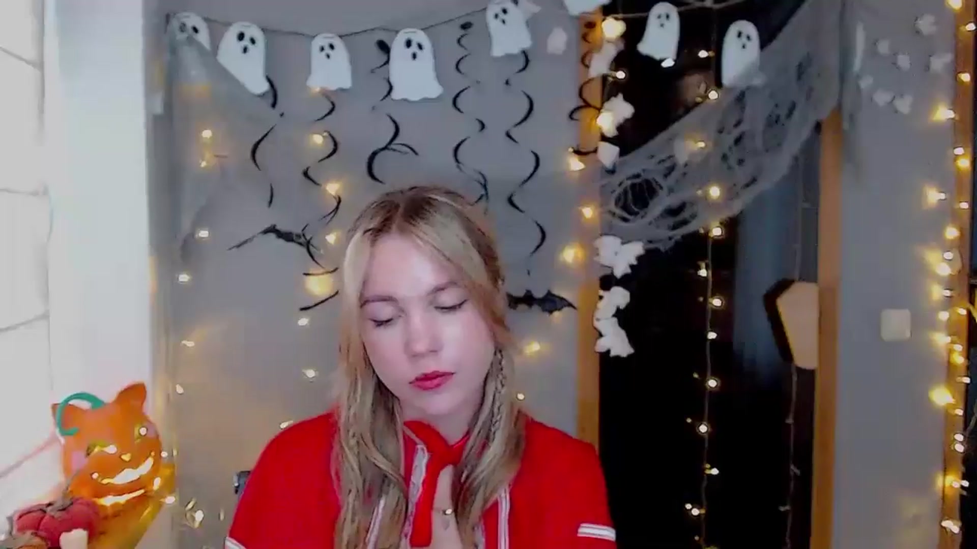 Gallery image thumbnail from Kate_Lewiss's myfreecams stream on, 10/31/2024, 12:07 image 16 of 20