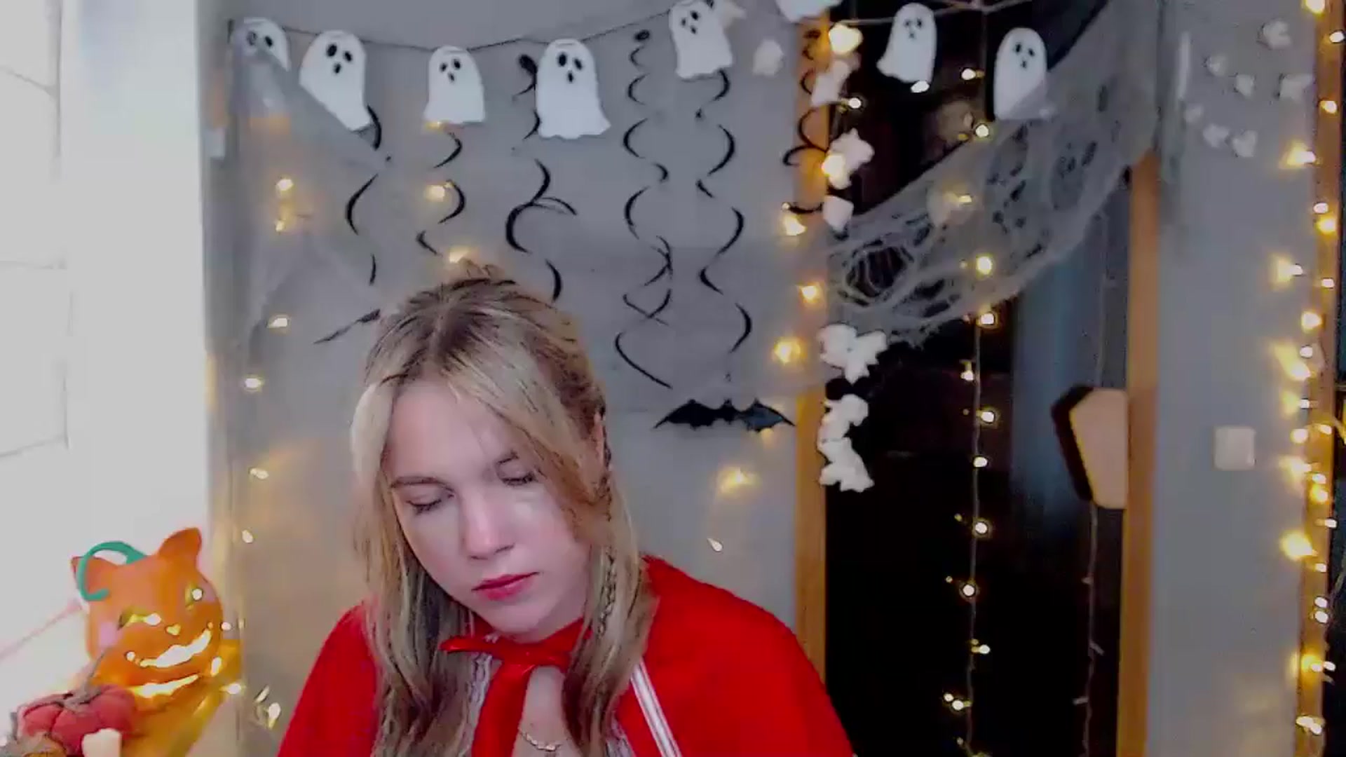 Gallery image thumbnail from Kate_Lewiss's myfreecams stream on, 10/31/2024, 12:07 image 14 of 20