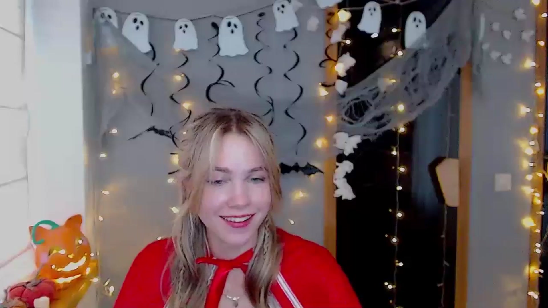 Gallery image thumbnail from Kate_Lewiss's myfreecams stream on, 10/31/2024, 12:07 image 15 of 20