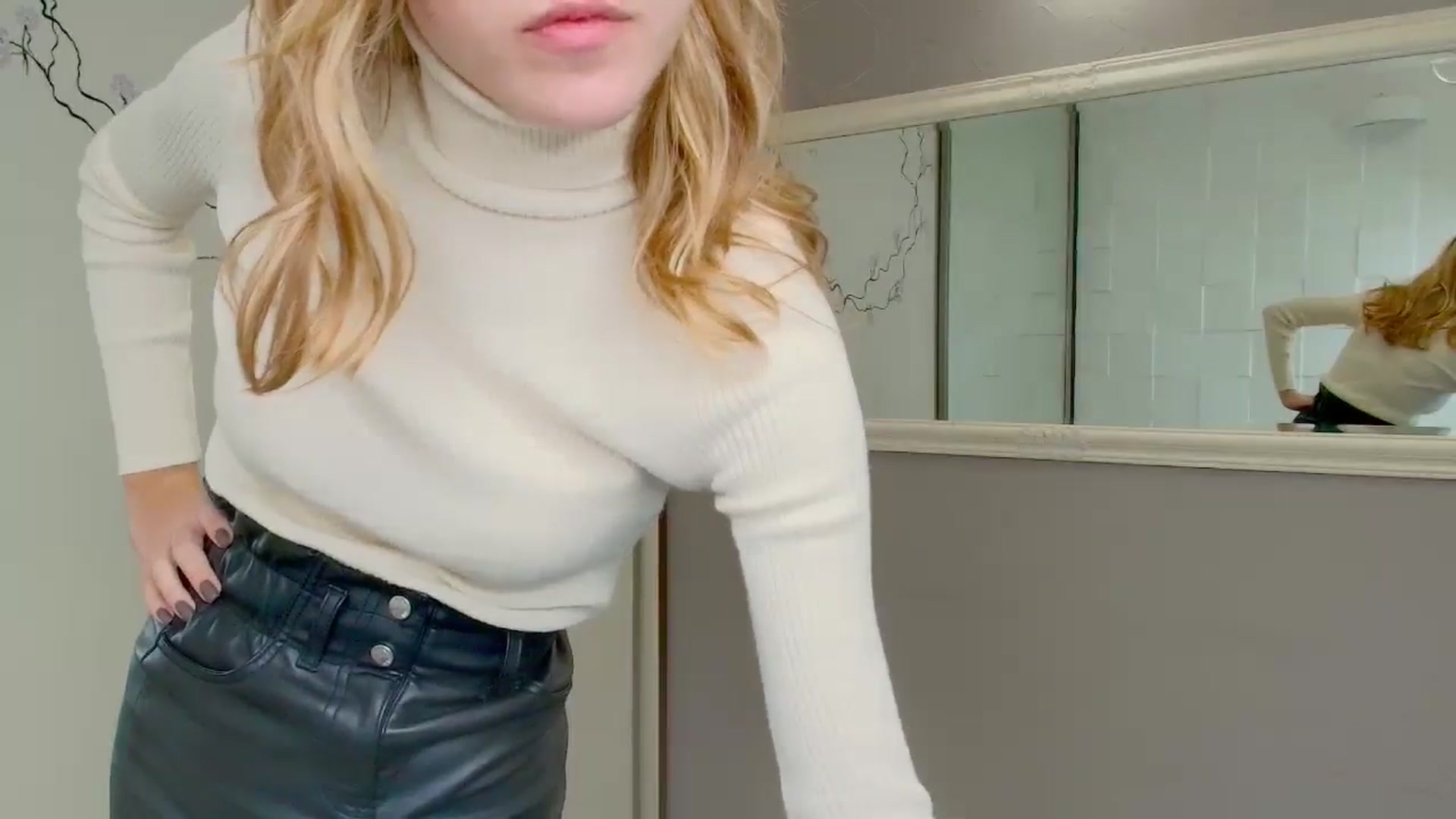 Gallery image thumbnail from Kate_Lewiss's myfreecams stream on, 11/05/2024, 12:06 image 11 of 20