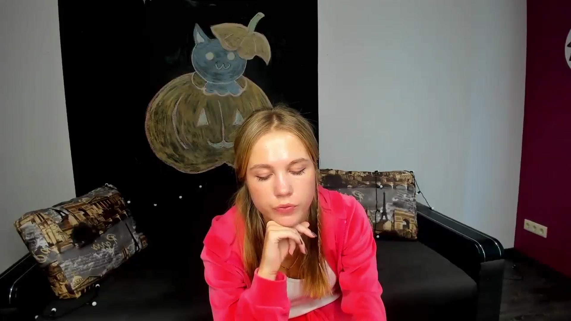 Gallery image thumbnail from Kate_Lewiss's myfreecams stream on, 11/08/2024, 12:04 image 4 of 20