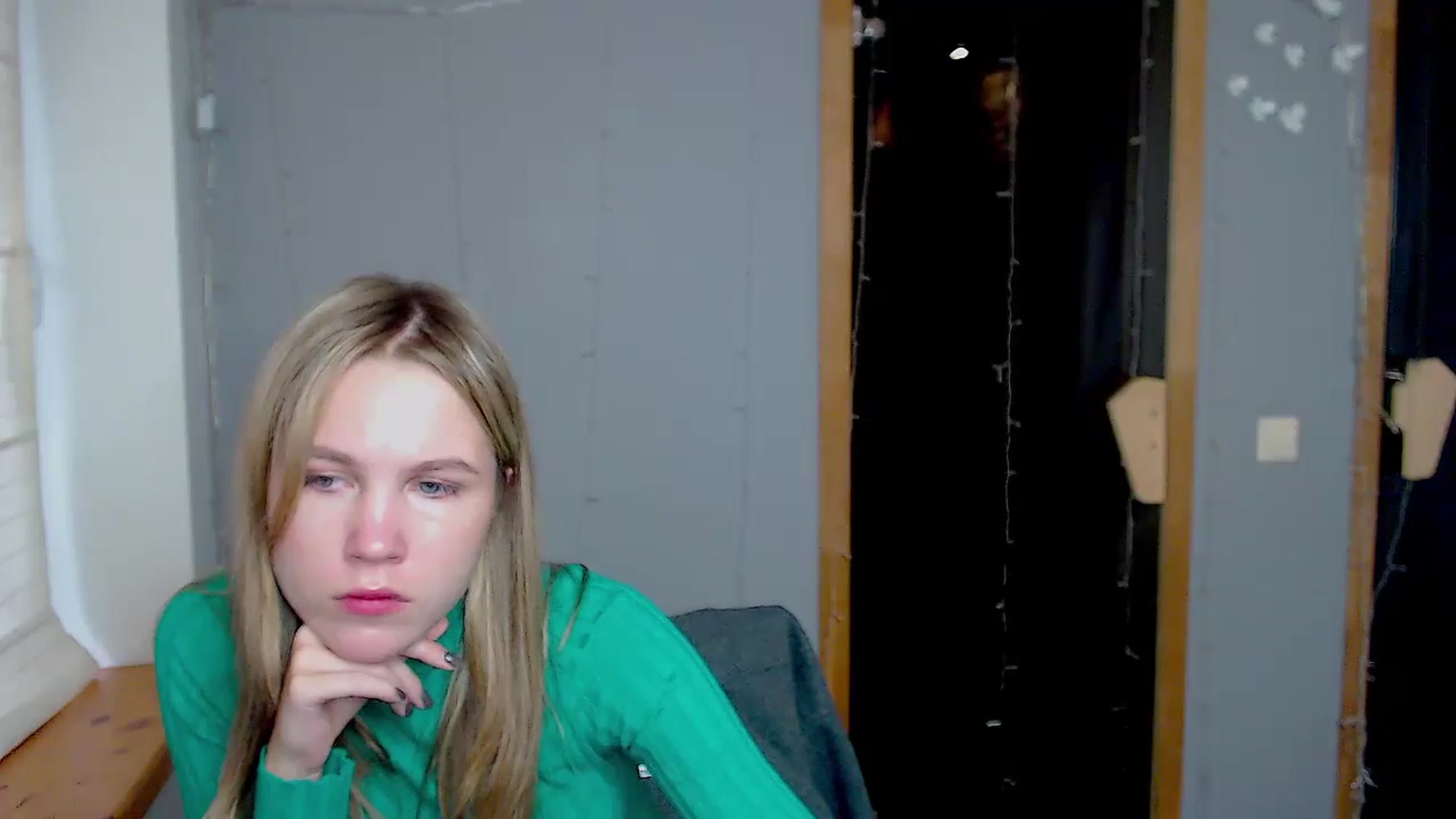 Gallery image thumbnail from Kate_Lewiss's myfreecams stream on, 11/10/2024, 12:14 image 4 of 20