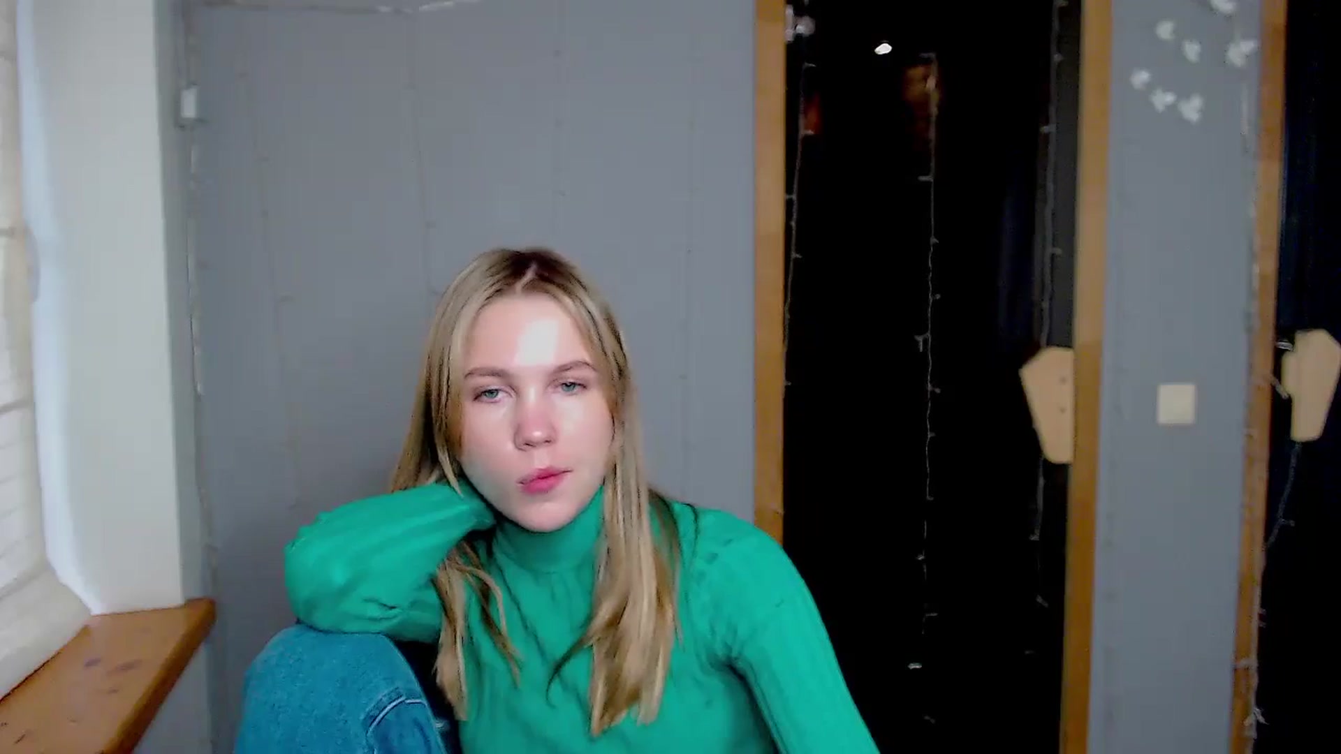 Gallery image thumbnail from Kate_Lewiss's myfreecams stream on, 11/10/2024, 12:14 image 14 of 20