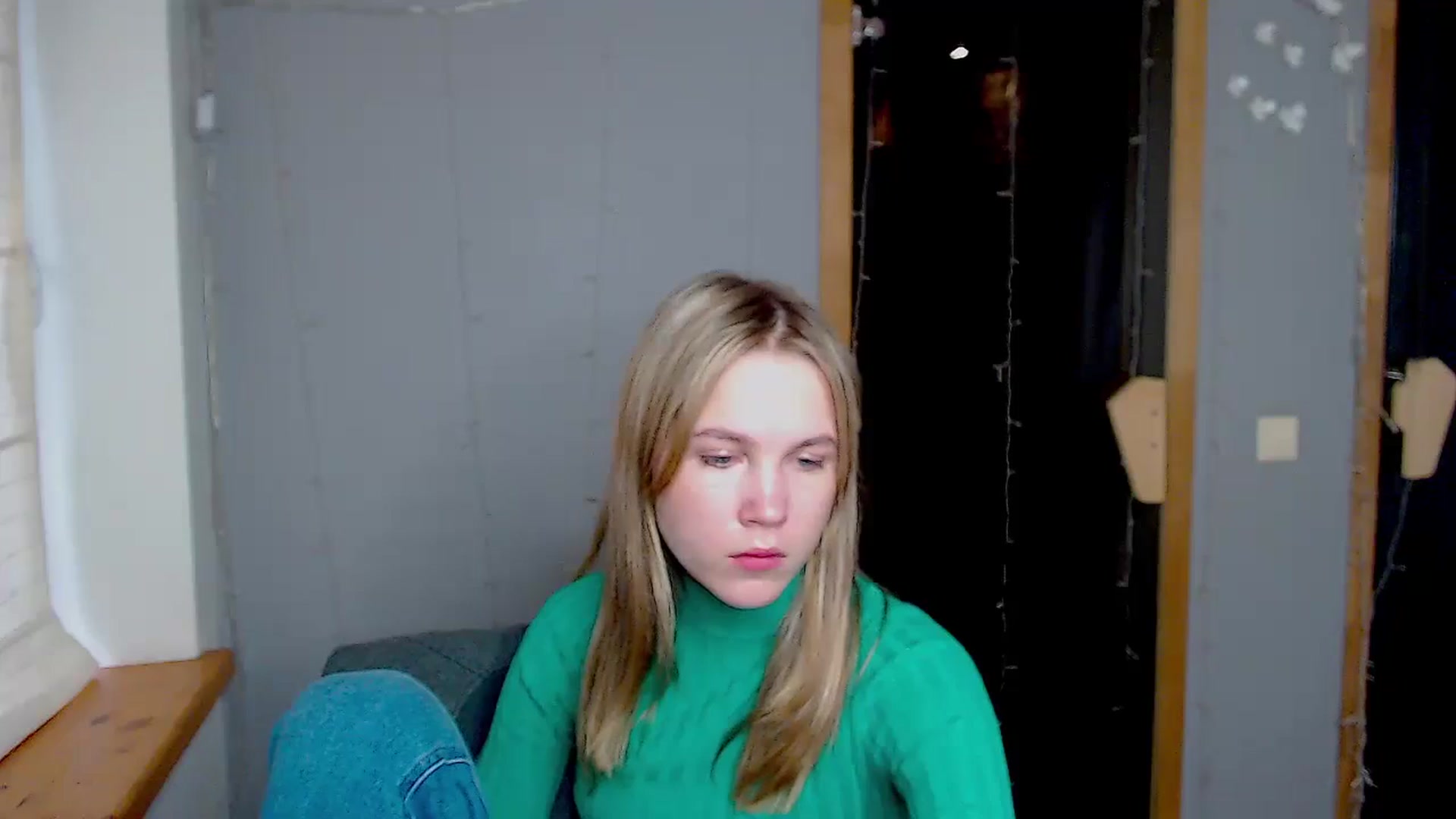 Gallery image thumbnail from Kate_Lewiss's myfreecams stream on, 11/10/2024, 12:14 image 13 of 20