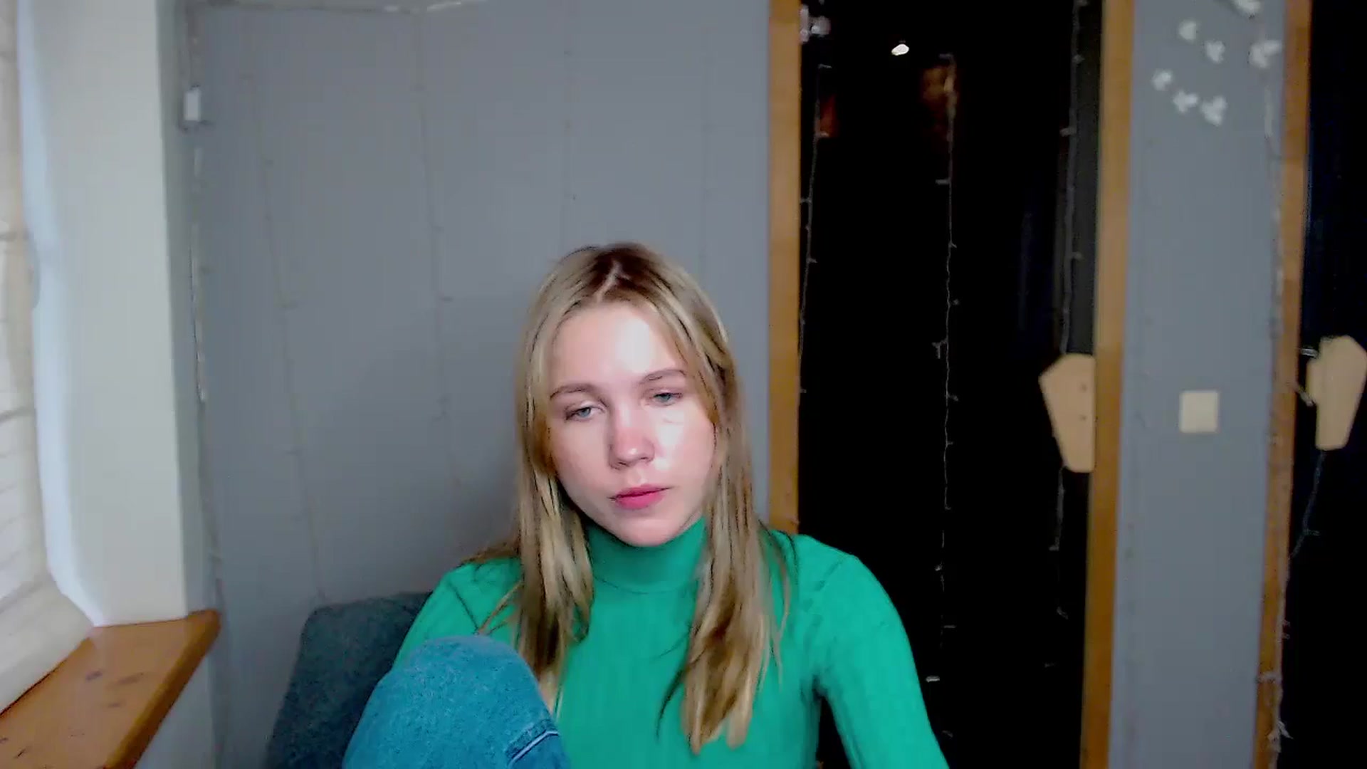 Gallery image thumbnail from Kate_Lewiss's myfreecams stream on, 11/10/2024, 12:14 image 15 of 20
