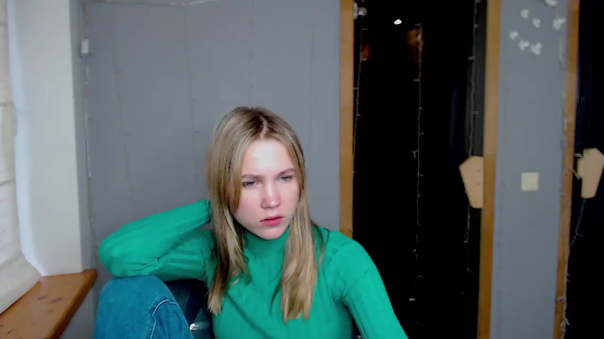 Gallery image thumbnail from Kate_Lewiss's myfreecams stream on, 11/10/2024, 12:14 image 16 of 20