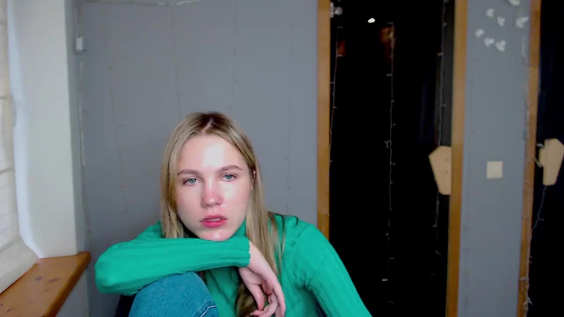Gallery image thumbnail from Kate_Lewiss's myfreecams stream on, 11/10/2024, 12:14 image 8 of 20