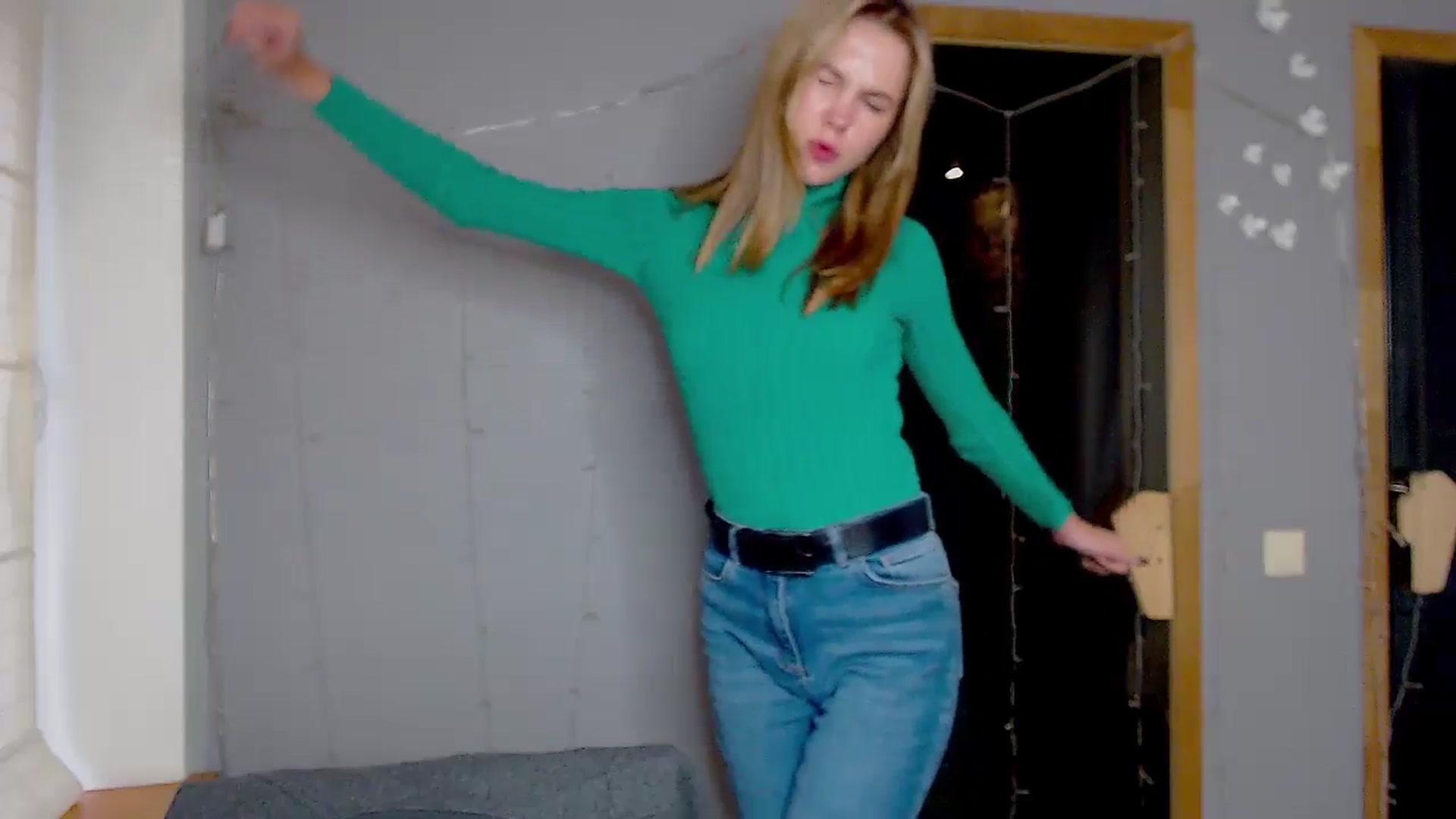 Gallery image thumbnail from Kate_Lewiss's myfreecams stream on, 11/10/2024, 12:14 image 17 of 20