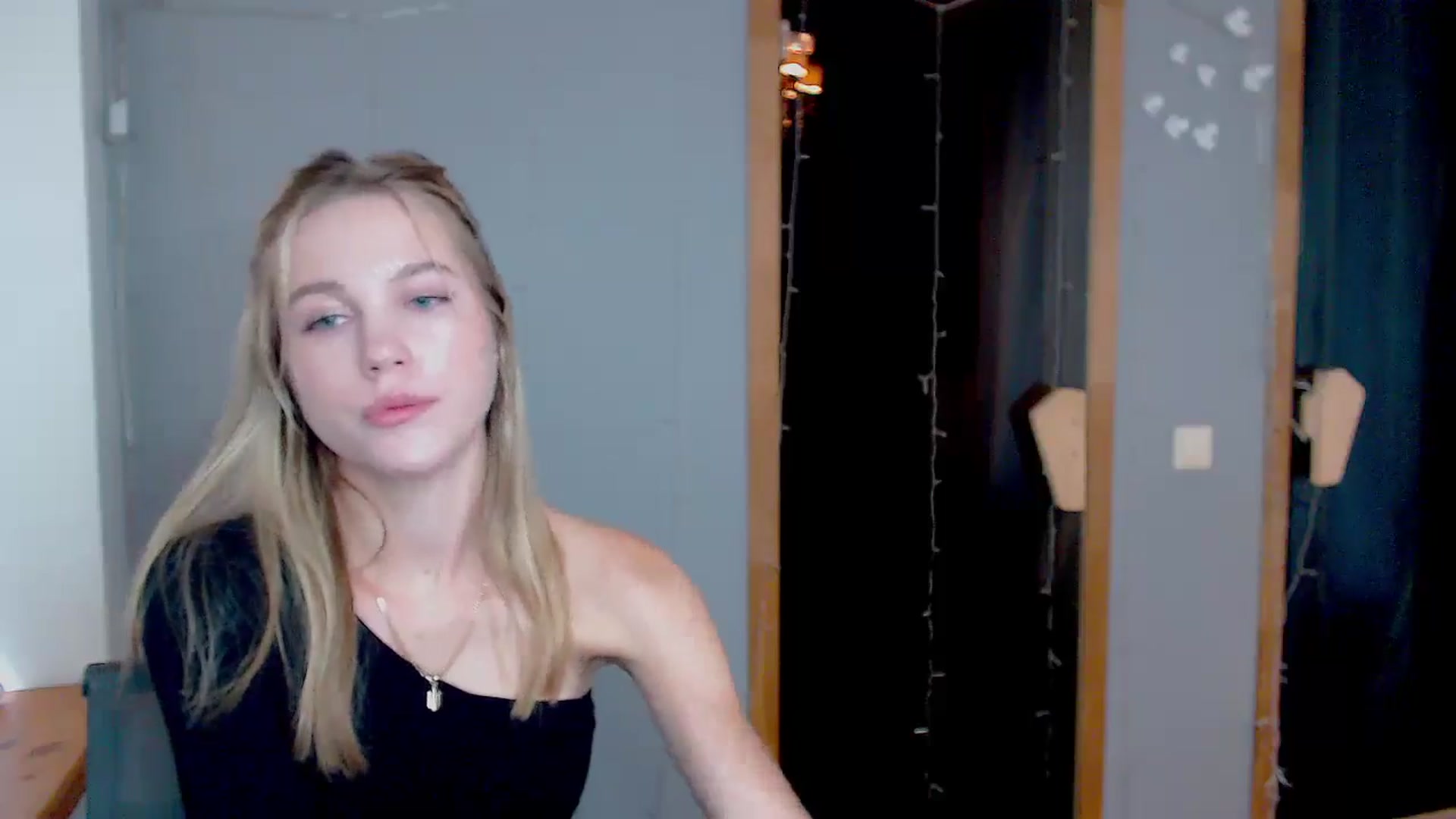 Gallery image thumbnail from Kate_Lewiss's myfreecams stream on, 11/11/2024, 08:54 image 16 of 20