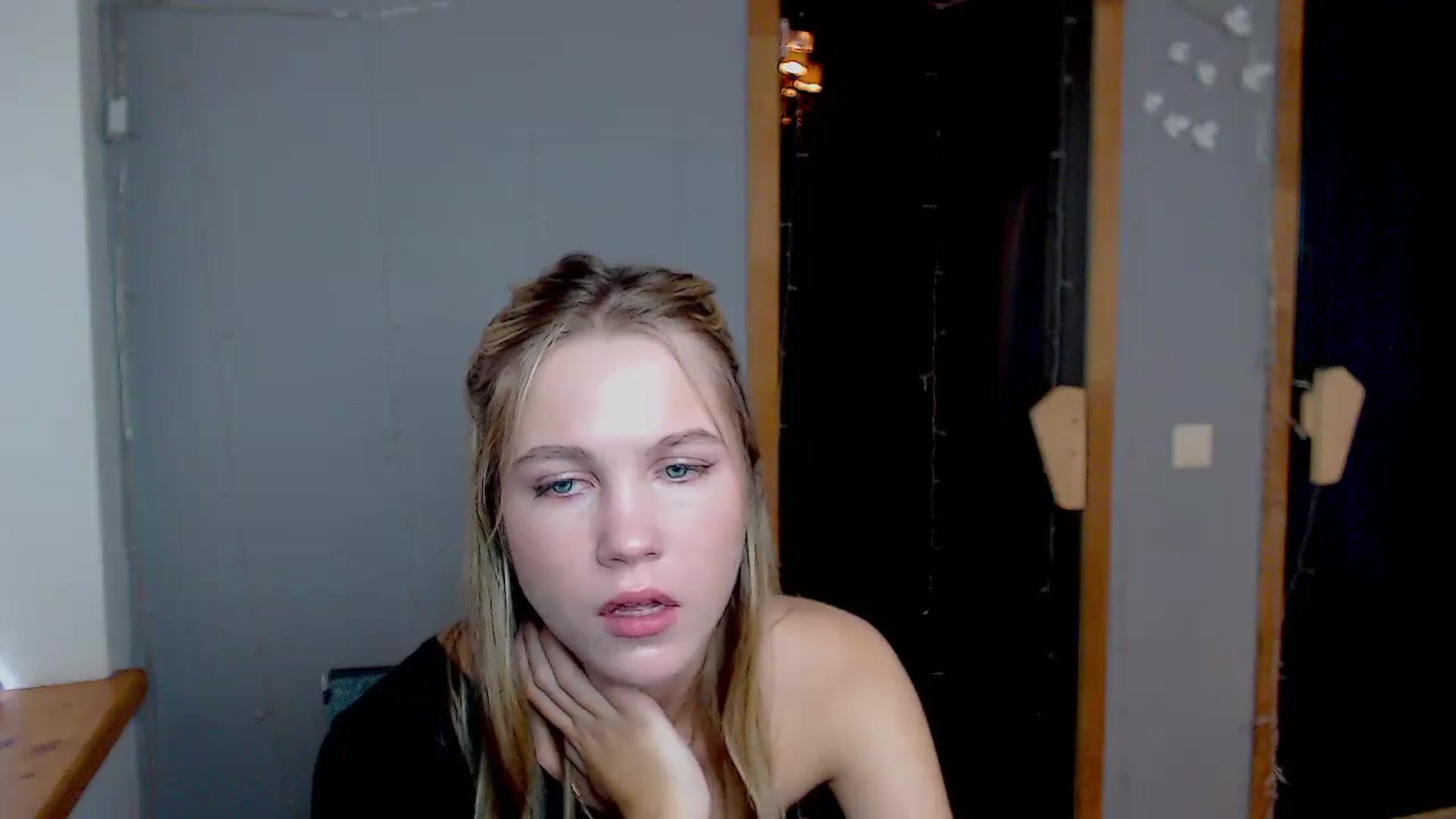 Gallery image thumbnail from Kate_Lewiss's myfreecams stream on, 11/11/2024, 08:54 image 4 of 20