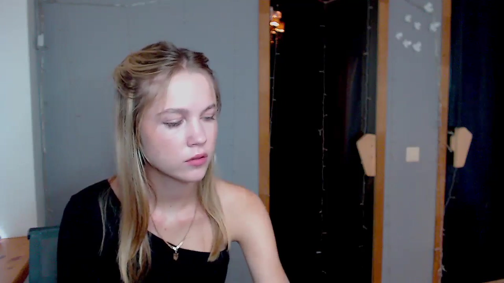 Gallery image thumbnail from Kate_Lewiss's myfreecams stream on, 11/11/2024, 08:54 image 17 of 20