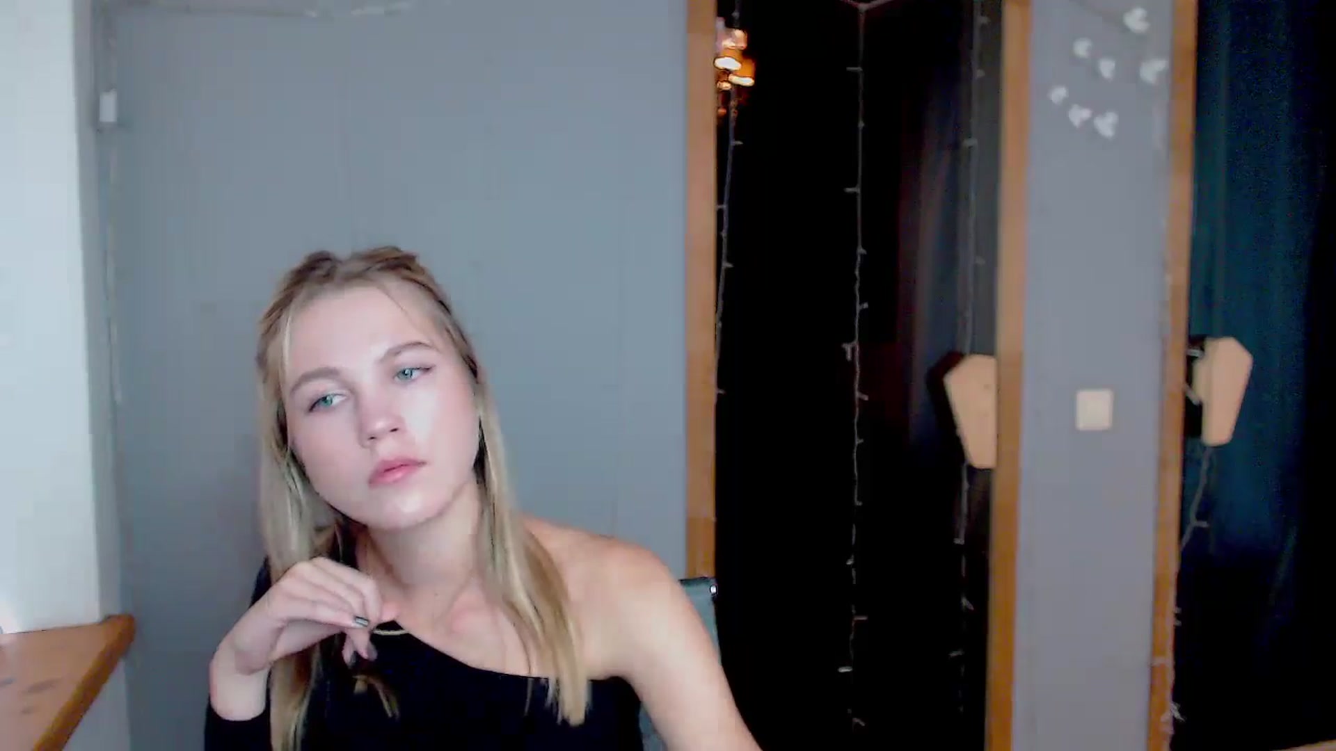 Gallery image thumbnail from Kate_Lewiss's myfreecams stream on, 11/11/2024, 08:54 image 10 of 20