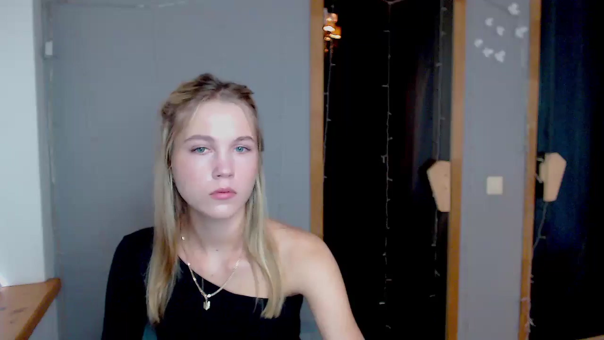 Gallery image thumbnail from Kate_Lewiss's myfreecams stream on, 11/11/2024, 08:54 image 1 of 20