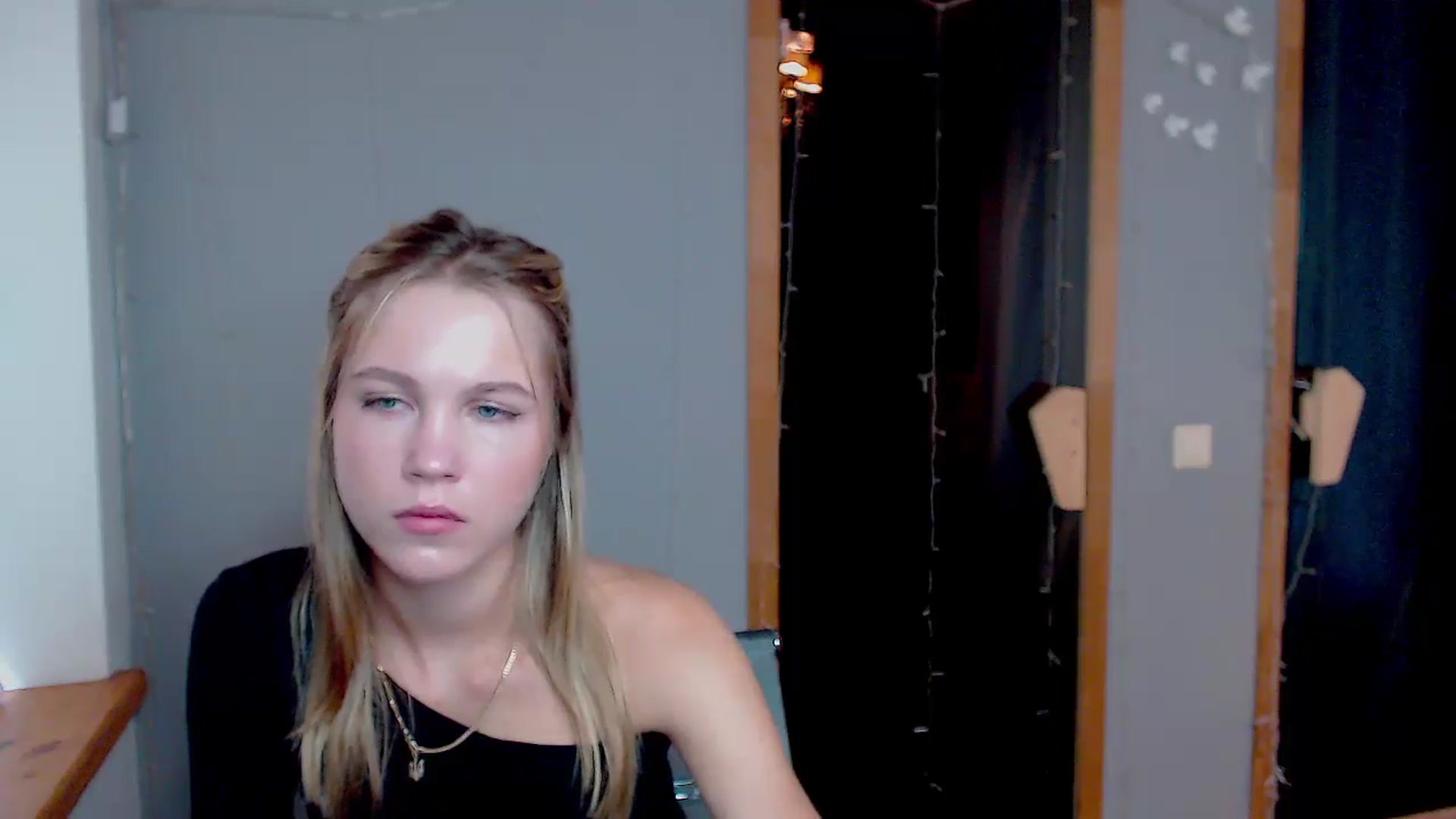 Gallery image thumbnail from Kate_Lewiss's myfreecams stream on, 11/11/2024, 08:54 image 3 of 20