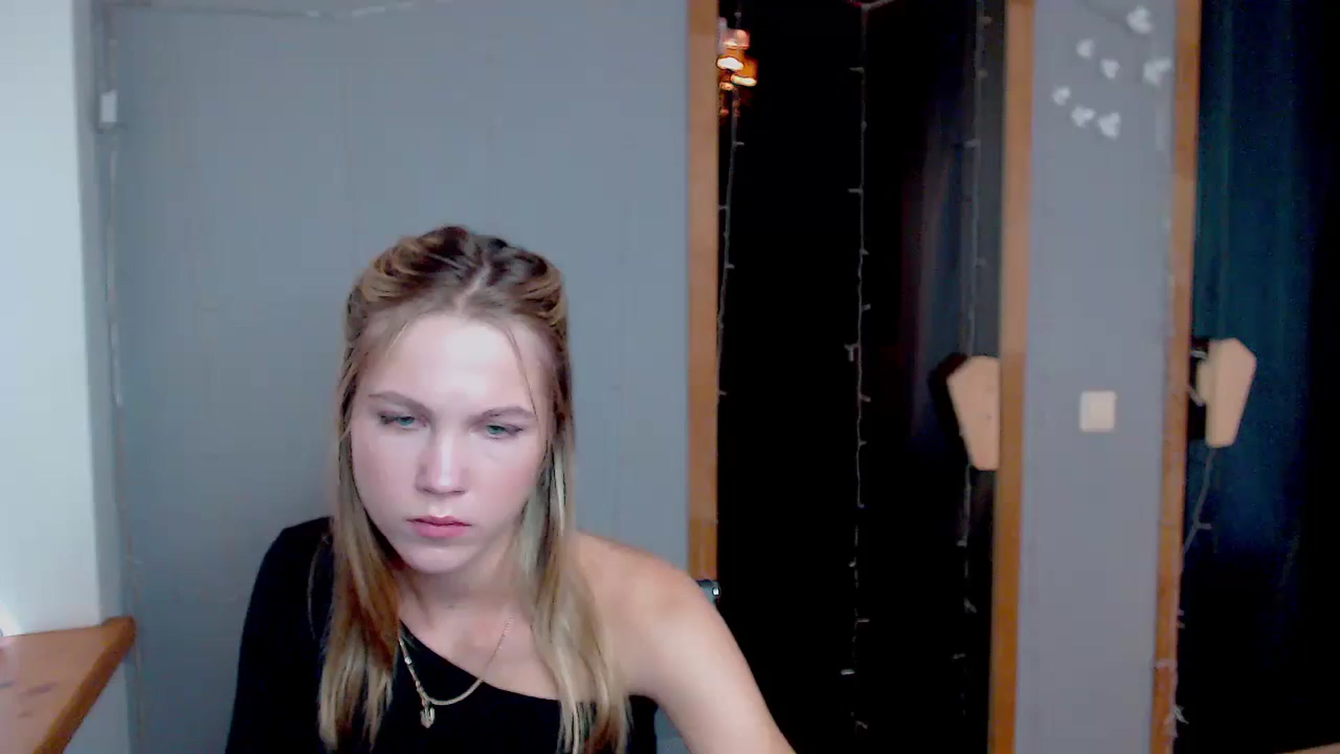 Gallery image thumbnail from Kate_Lewiss's myfreecams stream on, 11/11/2024, 08:54 image 6 of 20