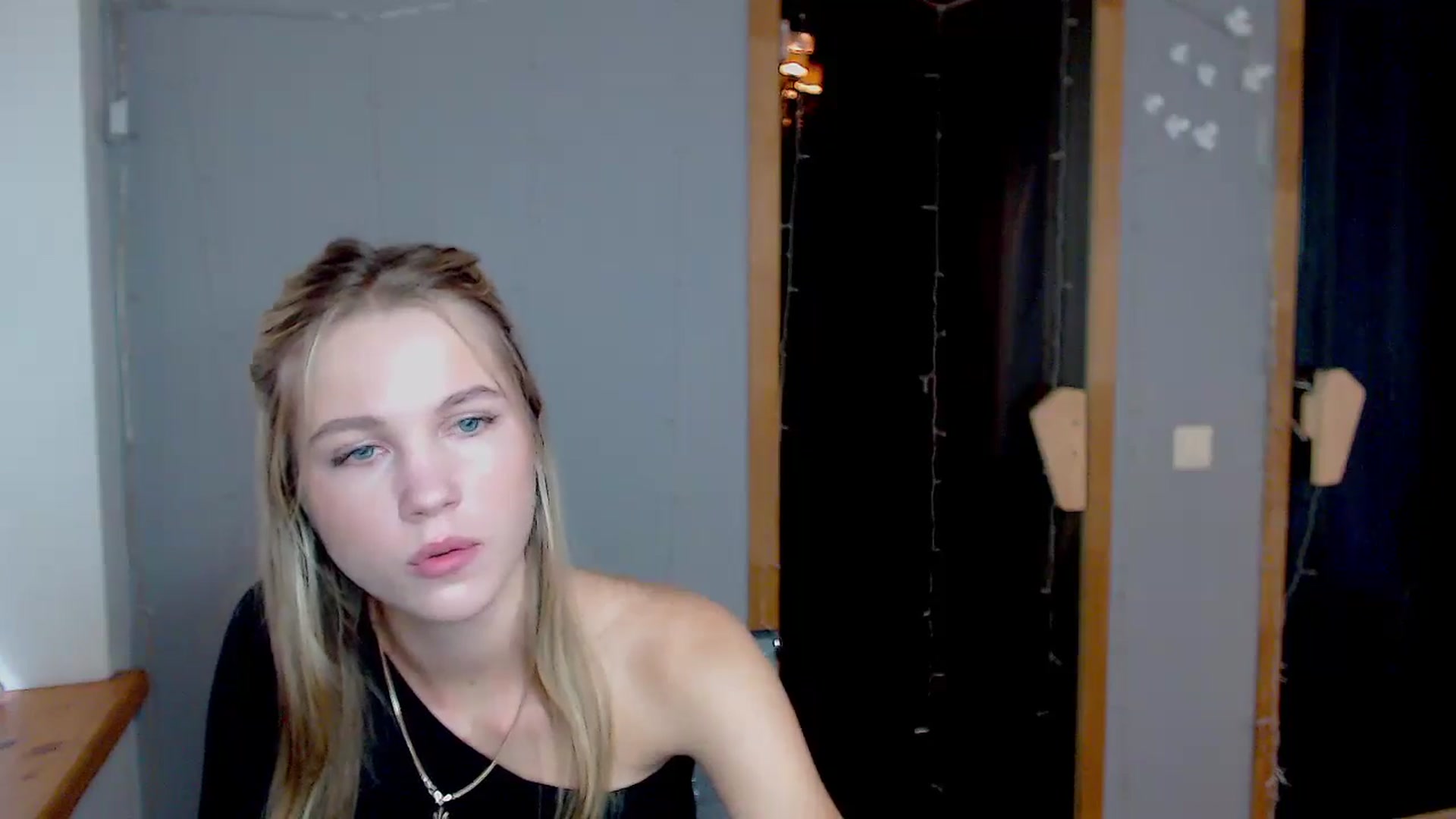 Gallery image thumbnail from Kate_Lewiss's myfreecams stream on, 11/11/2024, 08:54 image 14 of 20