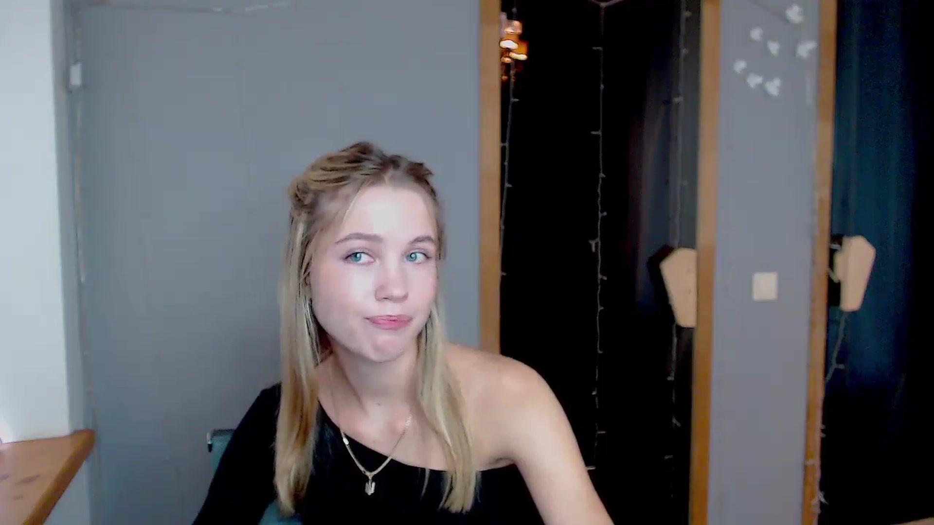 Gallery image thumbnail from Kate_Lewiss's myfreecams stream on, 11/11/2024, 08:54 image 11 of 20