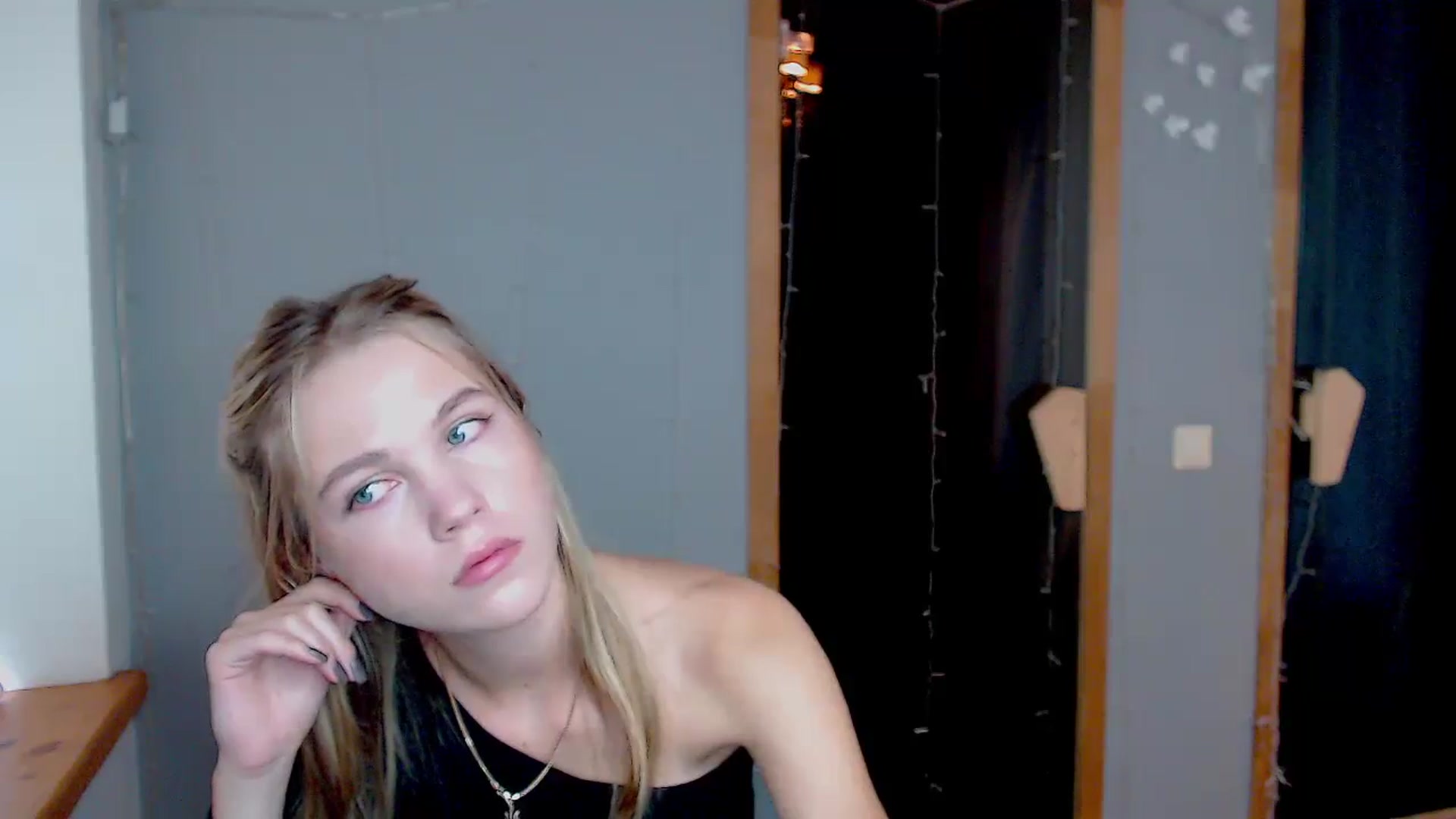 Gallery image thumbnail from Kate_Lewiss's myfreecams stream on, 11/11/2024, 08:54 image 12 of 20