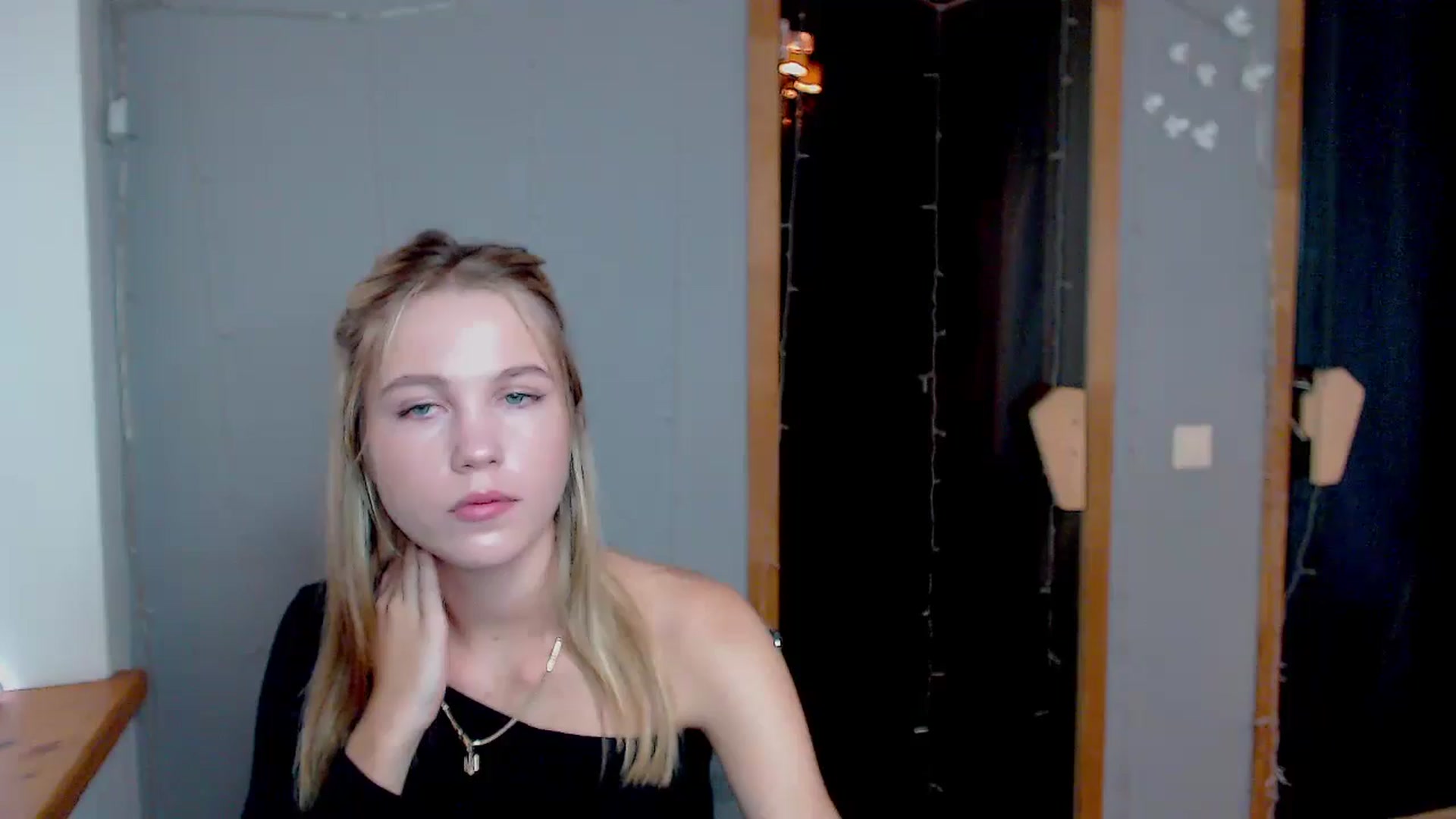 Gallery image thumbnail from Kate_Lewiss's myfreecams stream on, 11/11/2024, 08:54 image 5 of 20