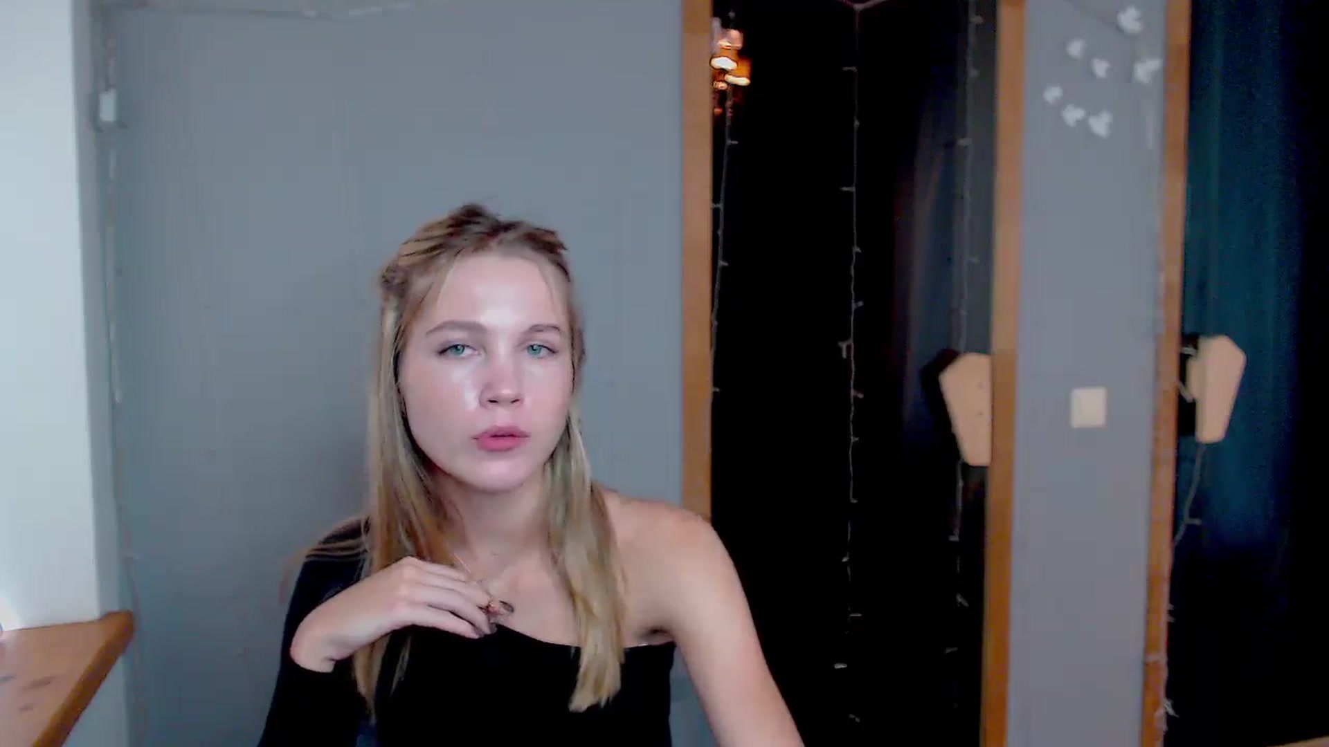 Gallery image thumbnail from Kate_Lewiss's myfreecams stream on, 11/11/2024, 12:15 image 2 of 20