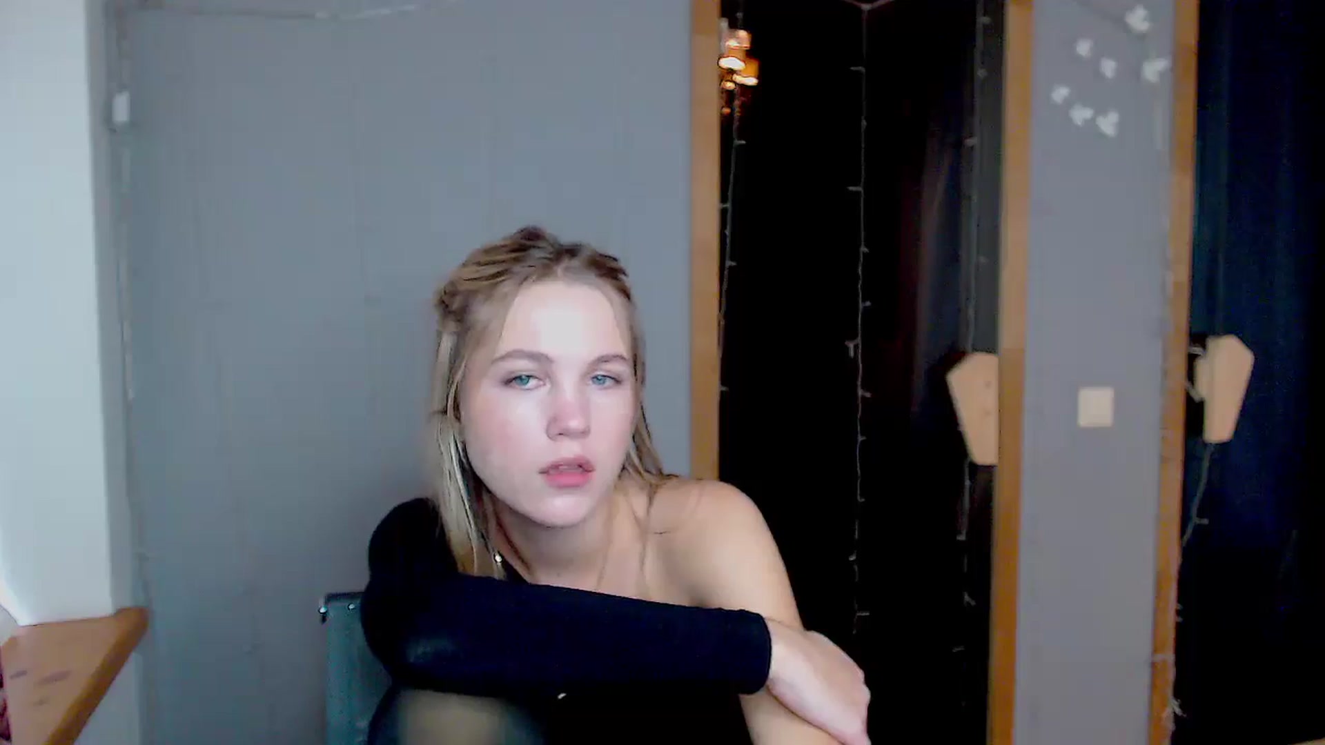 Gallery image thumbnail from Kate_Lewiss's myfreecams stream on, 11/11/2024, 12:15 image 12 of 20