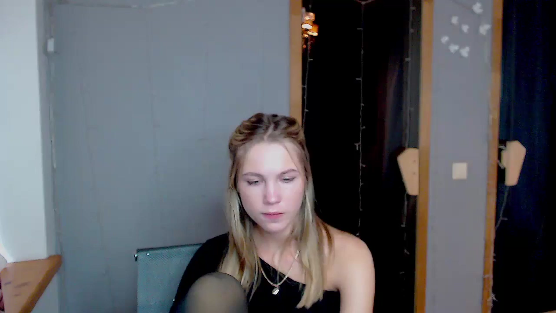 Gallery image thumbnail from Kate_Lewiss's myfreecams stream on, 11/11/2024, 12:15 image 10 of 20