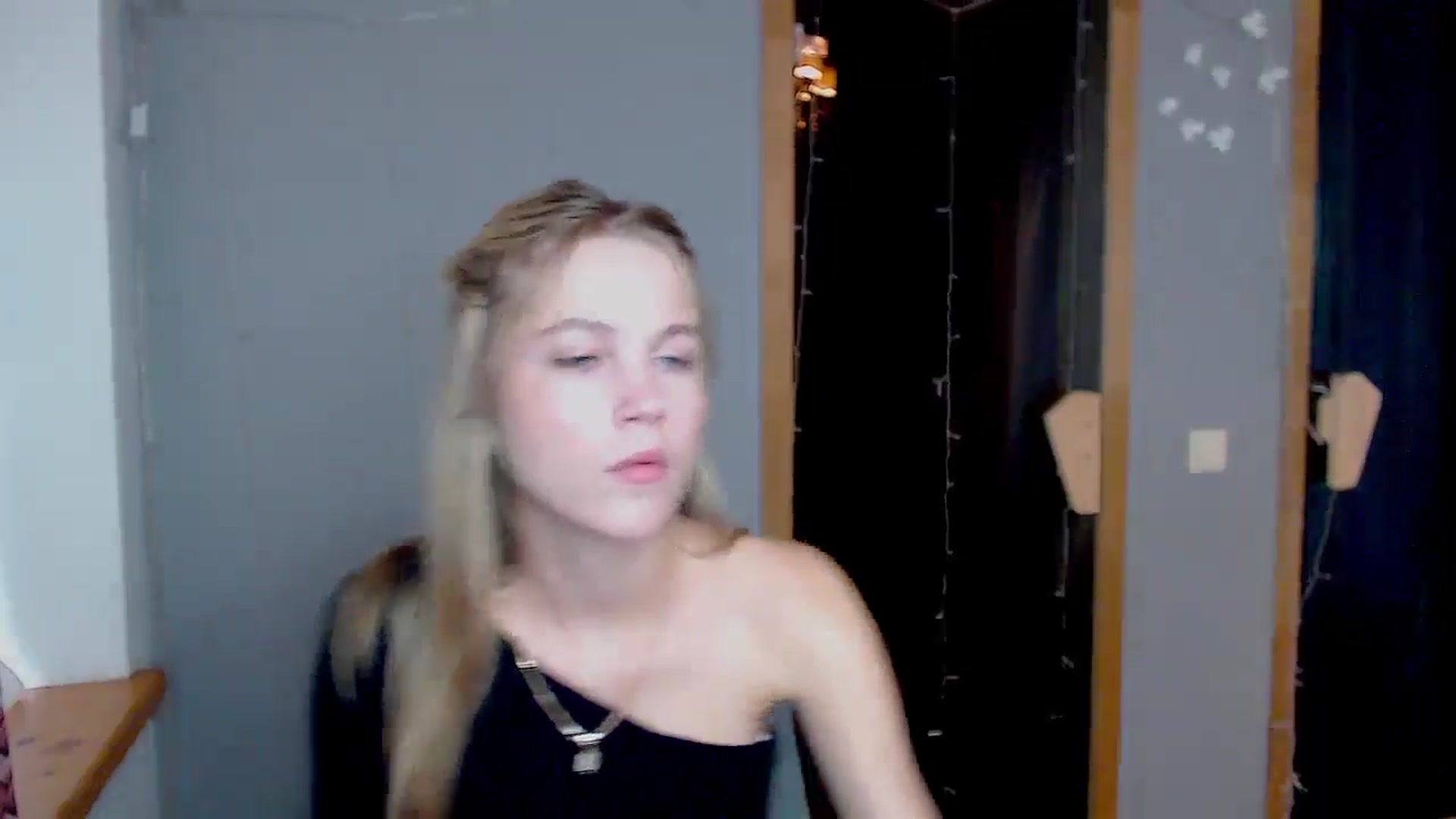 Gallery image thumbnail from Kate_Lewiss's myfreecams stream on, 11/11/2024, 12:15 image 14 of 20