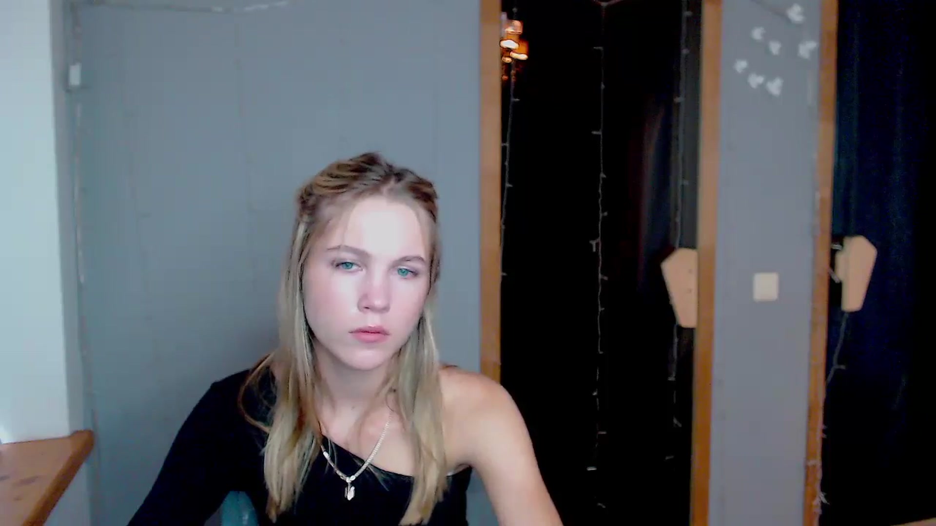 Gallery image thumbnail from Kate_Lewiss's myfreecams stream on, 11/11/2024, 12:15 image 8 of 20
