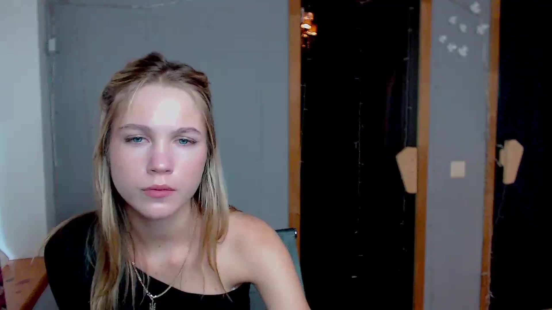 Gallery image thumbnail from Kate_Lewiss's myfreecams stream on, 11/11/2024, 12:15 image 16 of 20