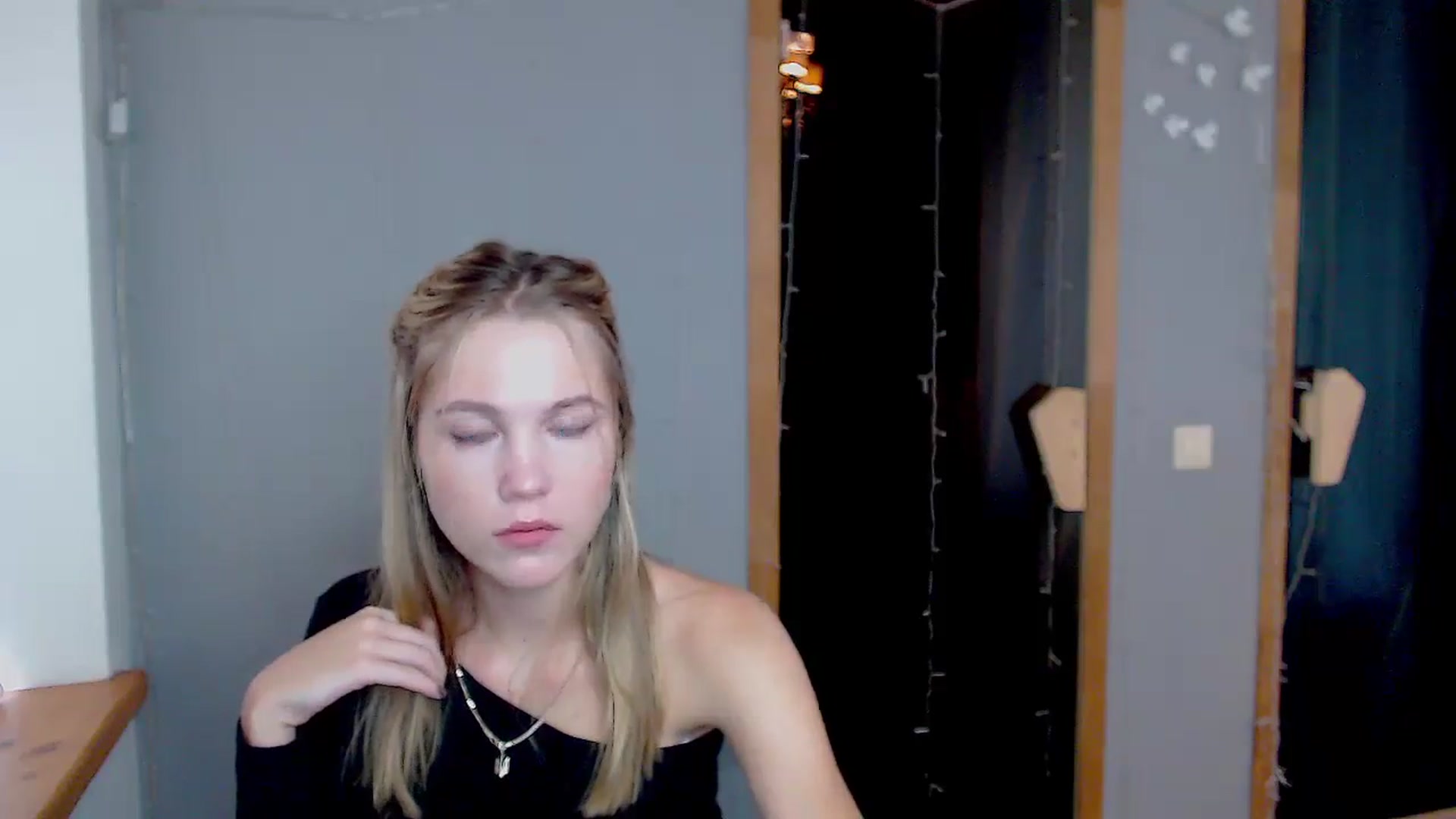Gallery image thumbnail from Kate_Lewiss's myfreecams stream on, 11/11/2024, 12:15 image 4 of 20