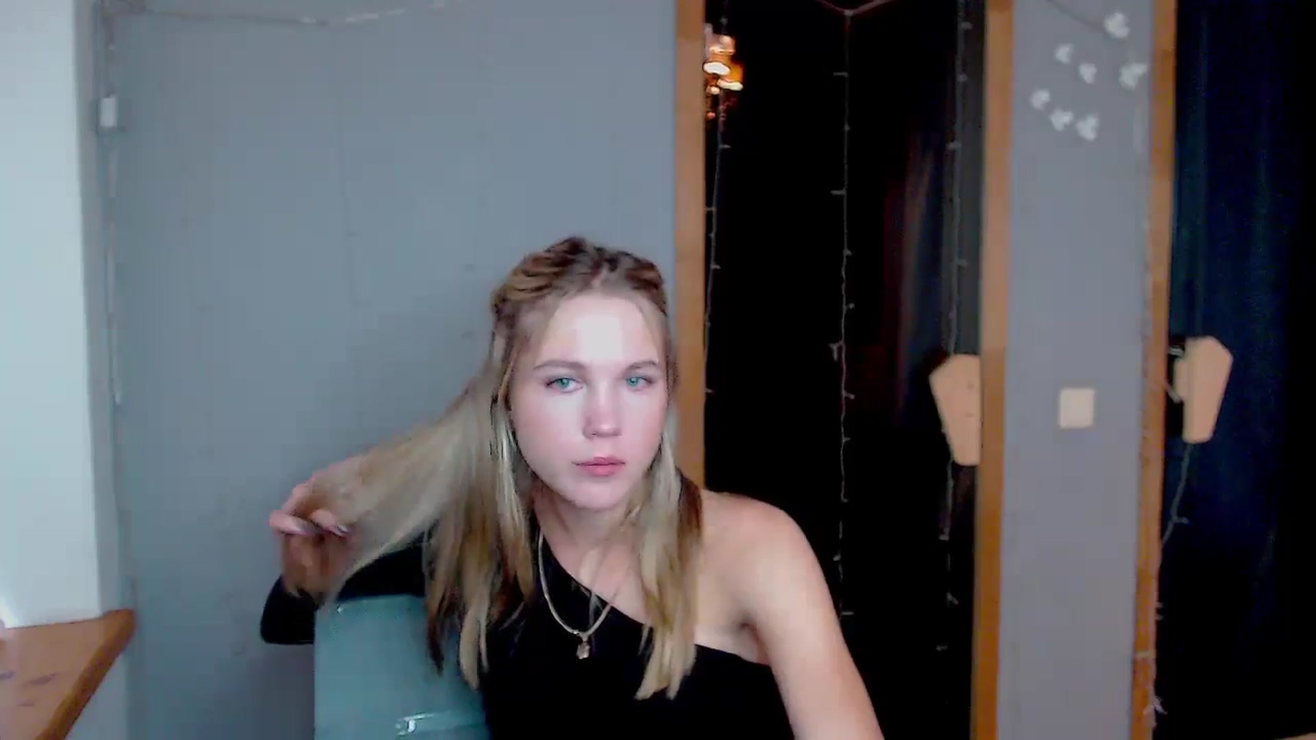 Gallery image thumbnail from Kate_Lewiss's myfreecams stream on, 11/11/2024, 12:15 image 9 of 20