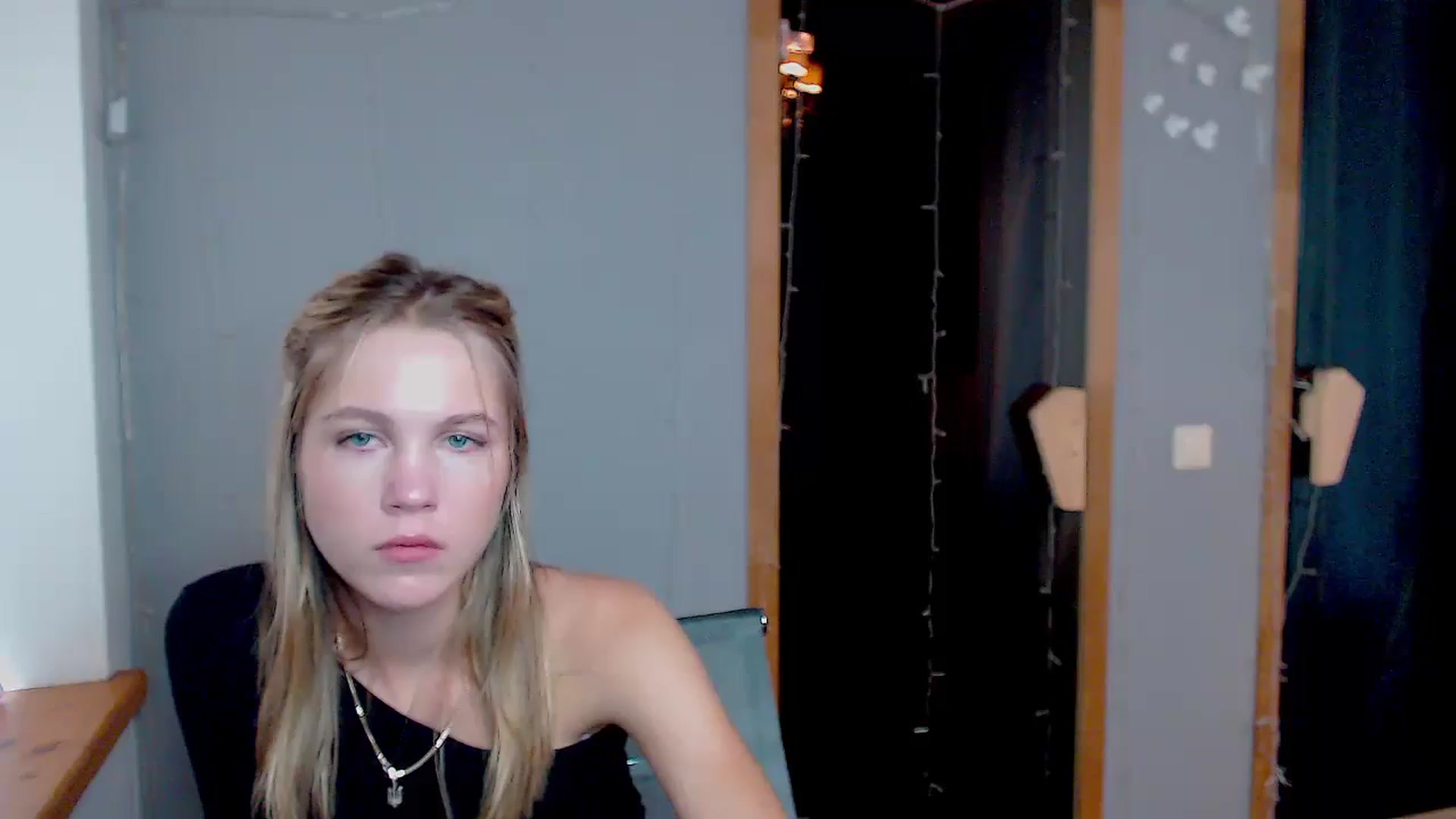 Gallery image thumbnail from Kate_Lewiss's myfreecams stream on, 11/11/2024, 12:15 image 5 of 20
