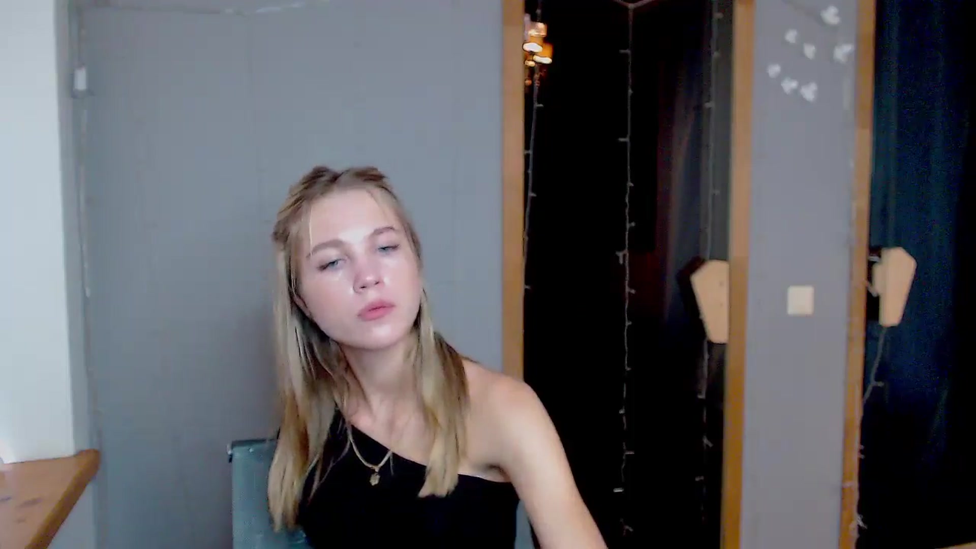 Gallery image thumbnail from Kate_Lewiss's myfreecams stream on, 11/11/2024, 12:15 image 6 of 20