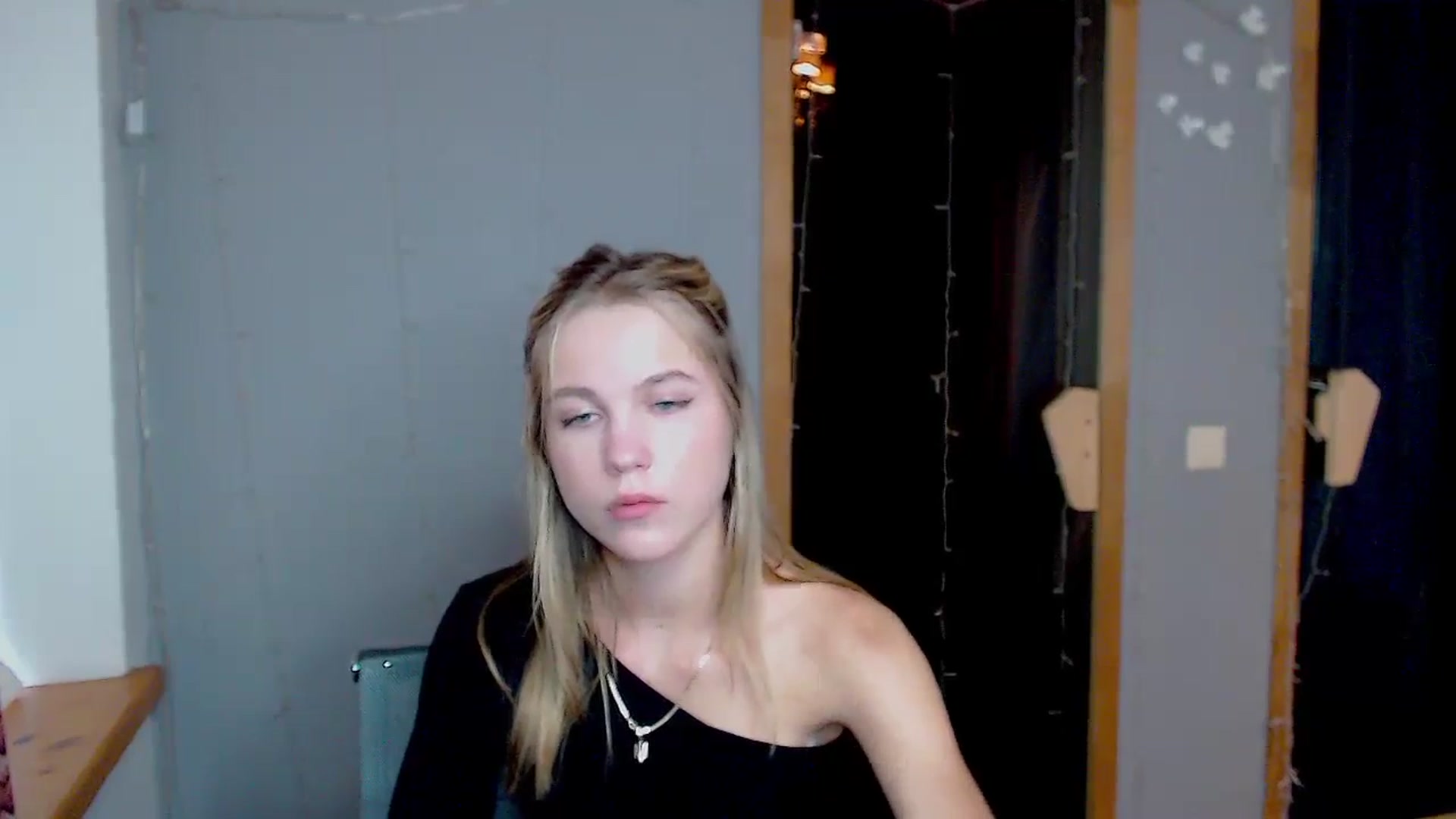 Gallery image thumbnail from Kate_Lewiss's myfreecams stream on, 11/11/2024, 12:15 image 20 of 20