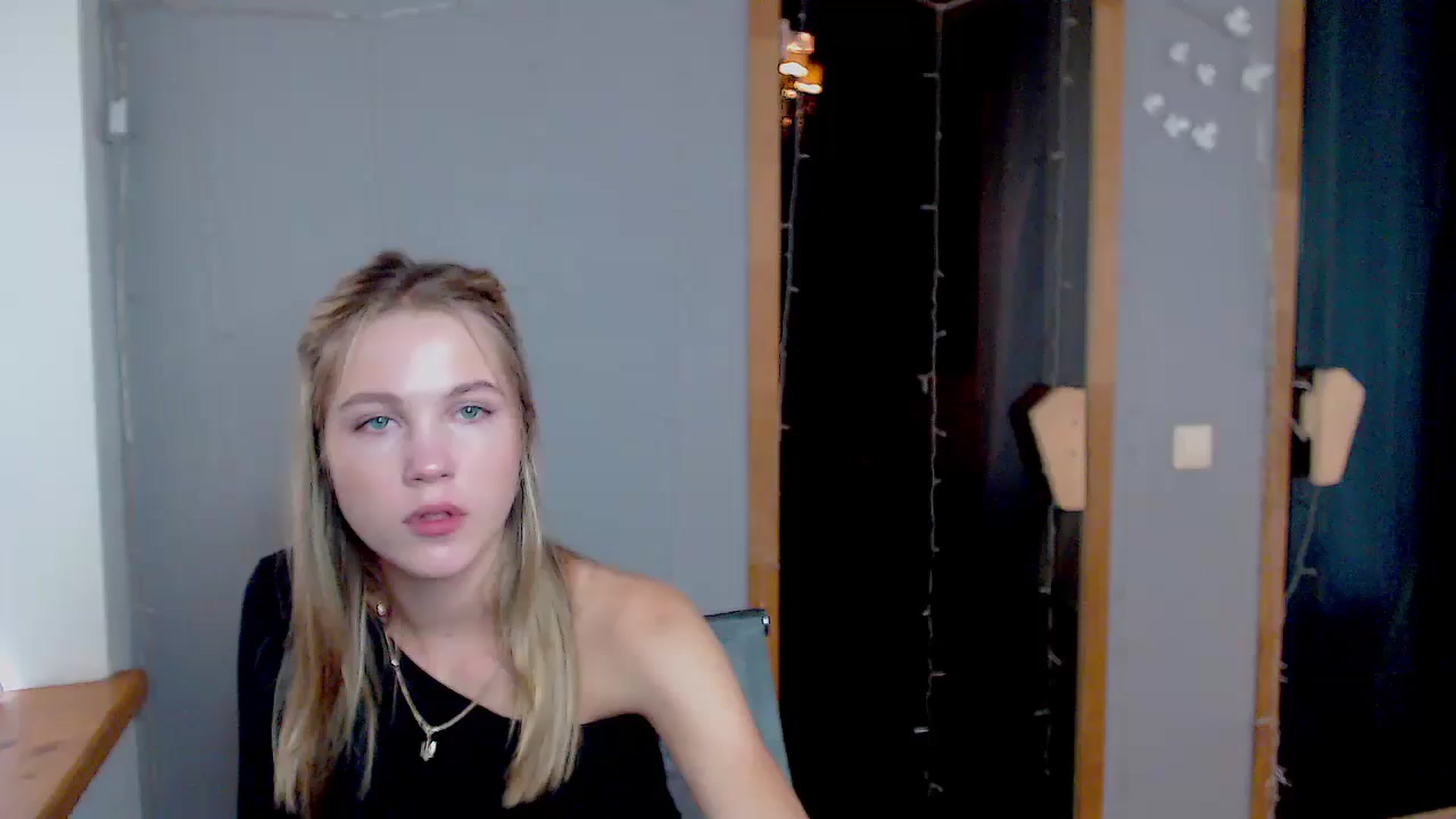 Gallery image thumbnail from Kate_Lewiss's myfreecams stream on, 11/11/2024, 12:15 image 1 of 20