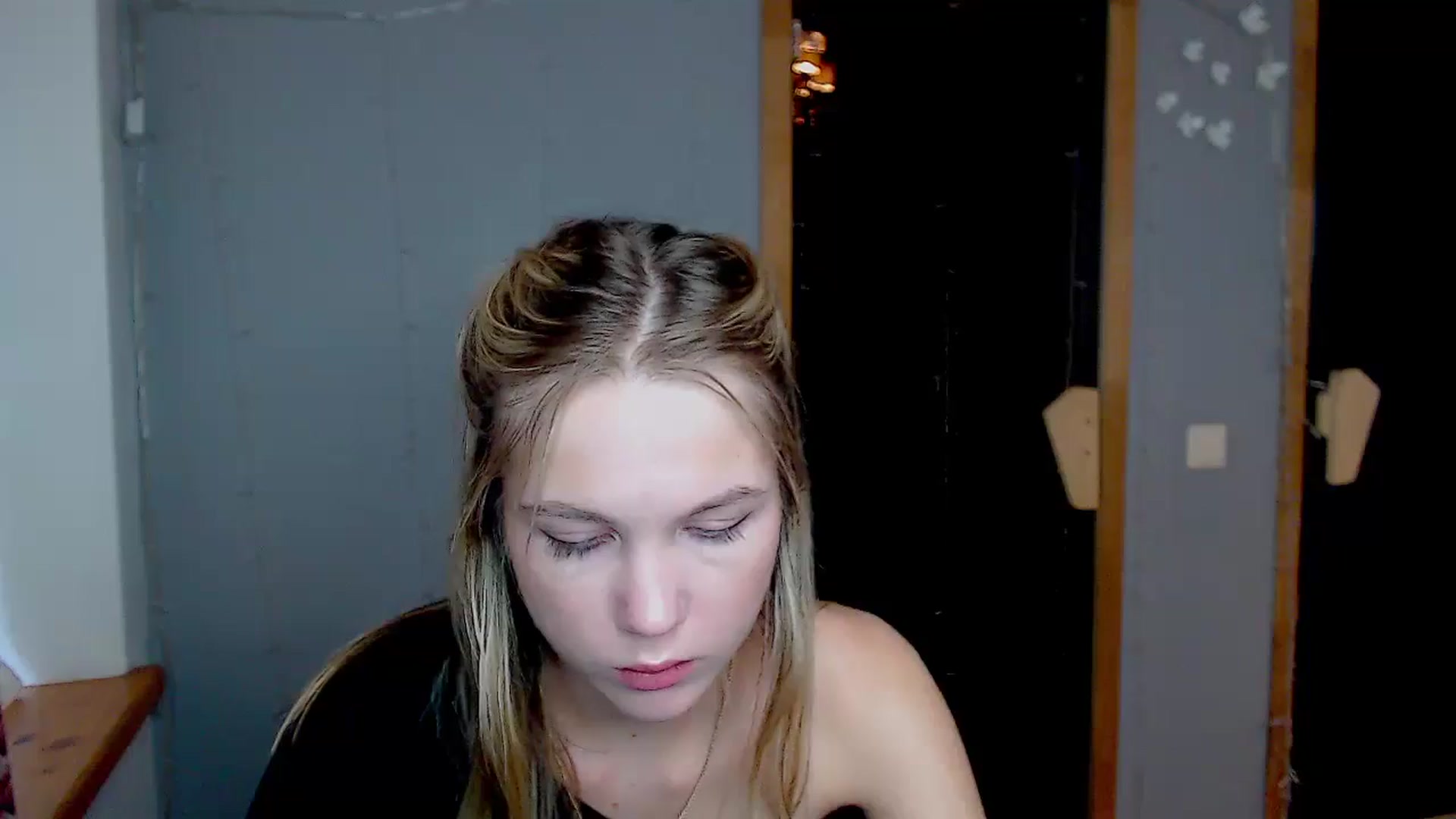 Gallery image thumbnail from Kate_Lewiss's myfreecams stream on, 11/11/2024, 12:15 image 17 of 20