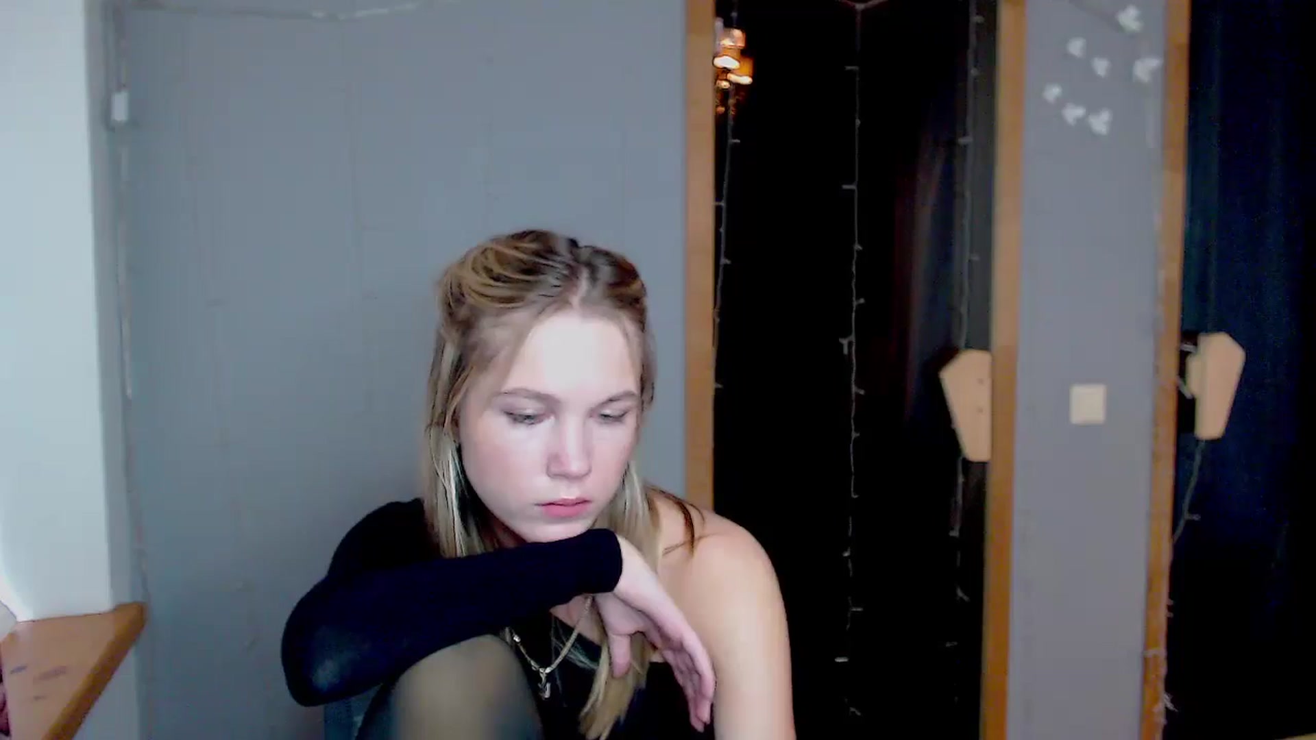Gallery image thumbnail from Kate_Lewiss's myfreecams stream on, 11/11/2024, 12:15 image 11 of 20