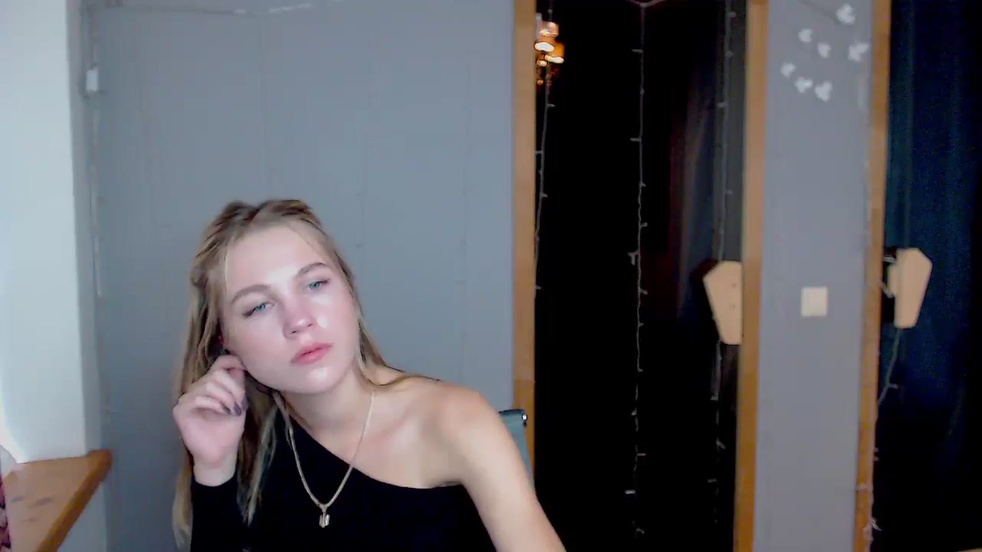 Gallery image thumbnail from Kate_Lewiss's myfreecams stream on, 11/11/2024, 12:15 image 13 of 20