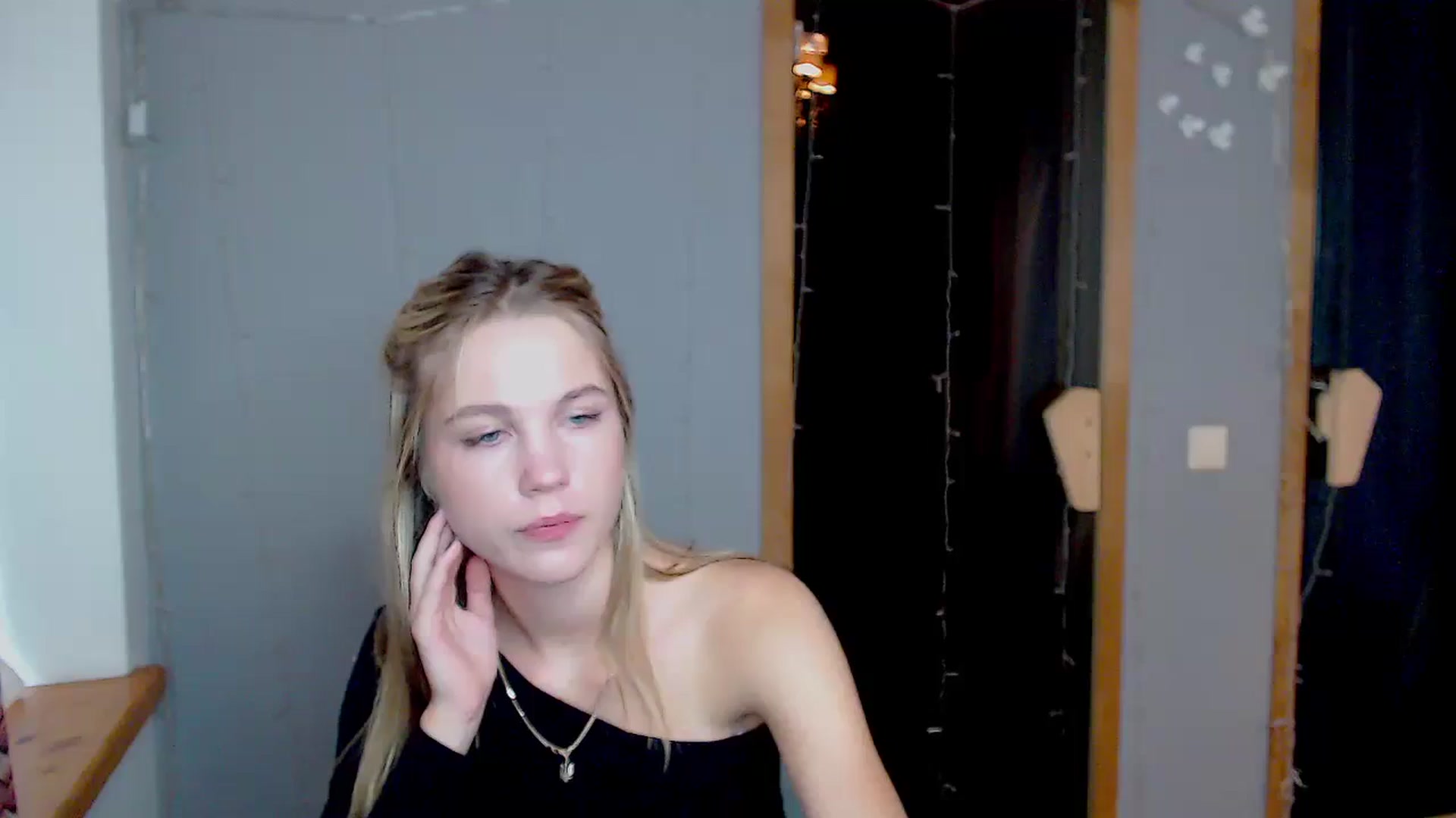 Gallery image thumbnail from Kate_Lewiss's myfreecams stream on, 11/11/2024, 12:15 image 19 of 20