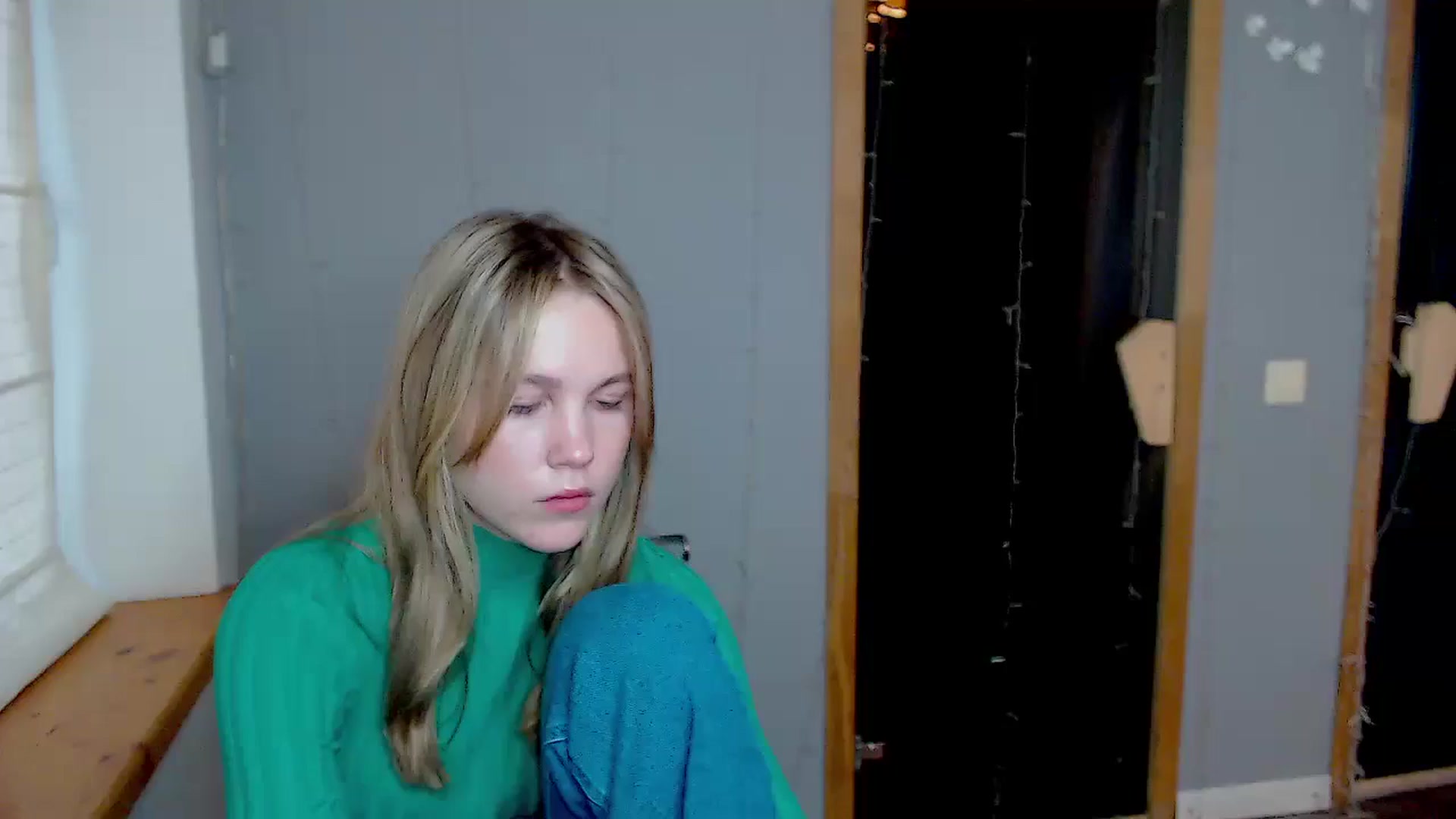 Gallery image thumbnail from Kate_Lewiss's myfreecams stream on, 11/12/2024, 10:16 image 18 of 20