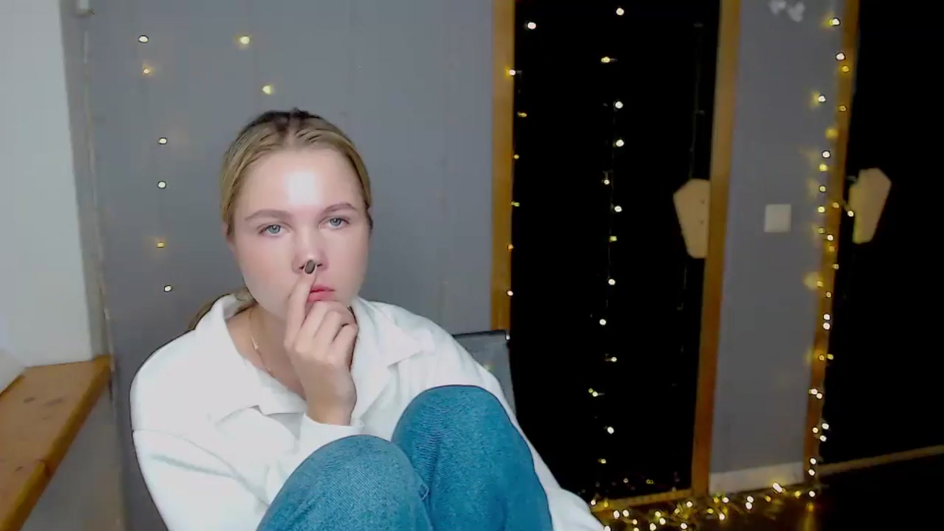 Gallery image thumbnail from Kate_Lewiss's myfreecams stream on, 11/13/2024, 08:45 image 6 of 20