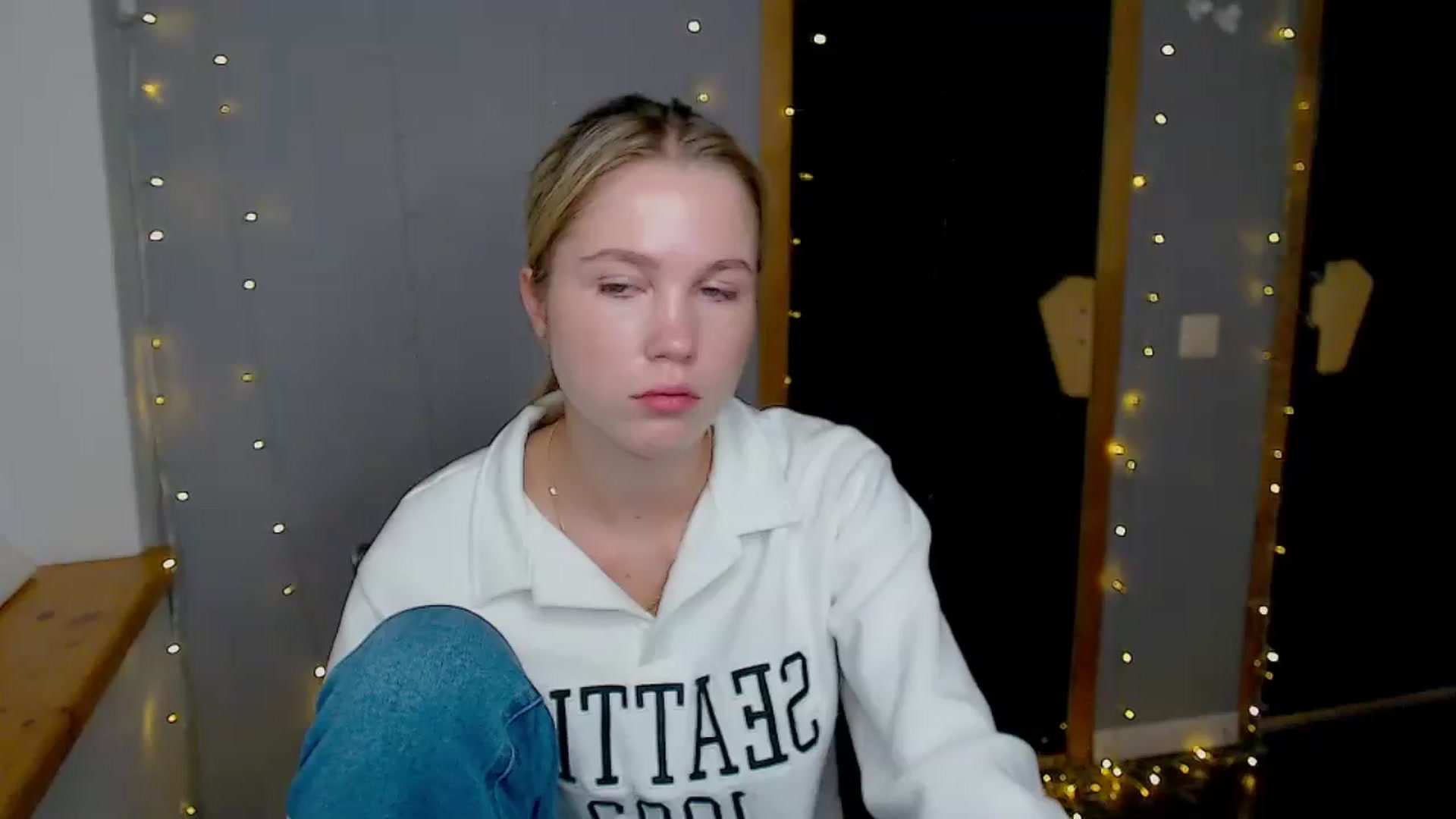 Gallery image thumbnail from Kate_Lewiss's myfreecams stream on, 11/13/2024, 08:45 image 9 of 20