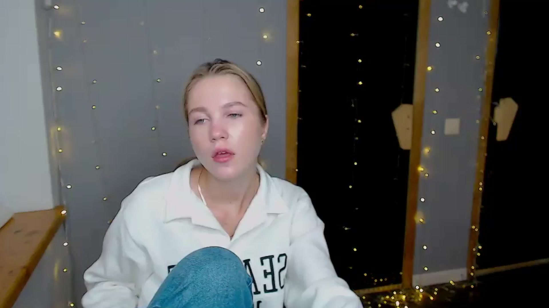 Gallery image thumbnail from Kate_Lewiss's myfreecams stream on, 11/13/2024, 08:45 image 1 of 20