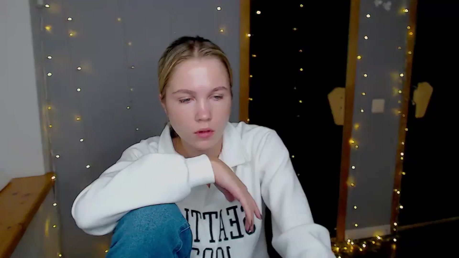 Gallery image thumbnail from Kate_Lewiss's myfreecams stream on, 11/13/2024, 08:45 image 12 of 20