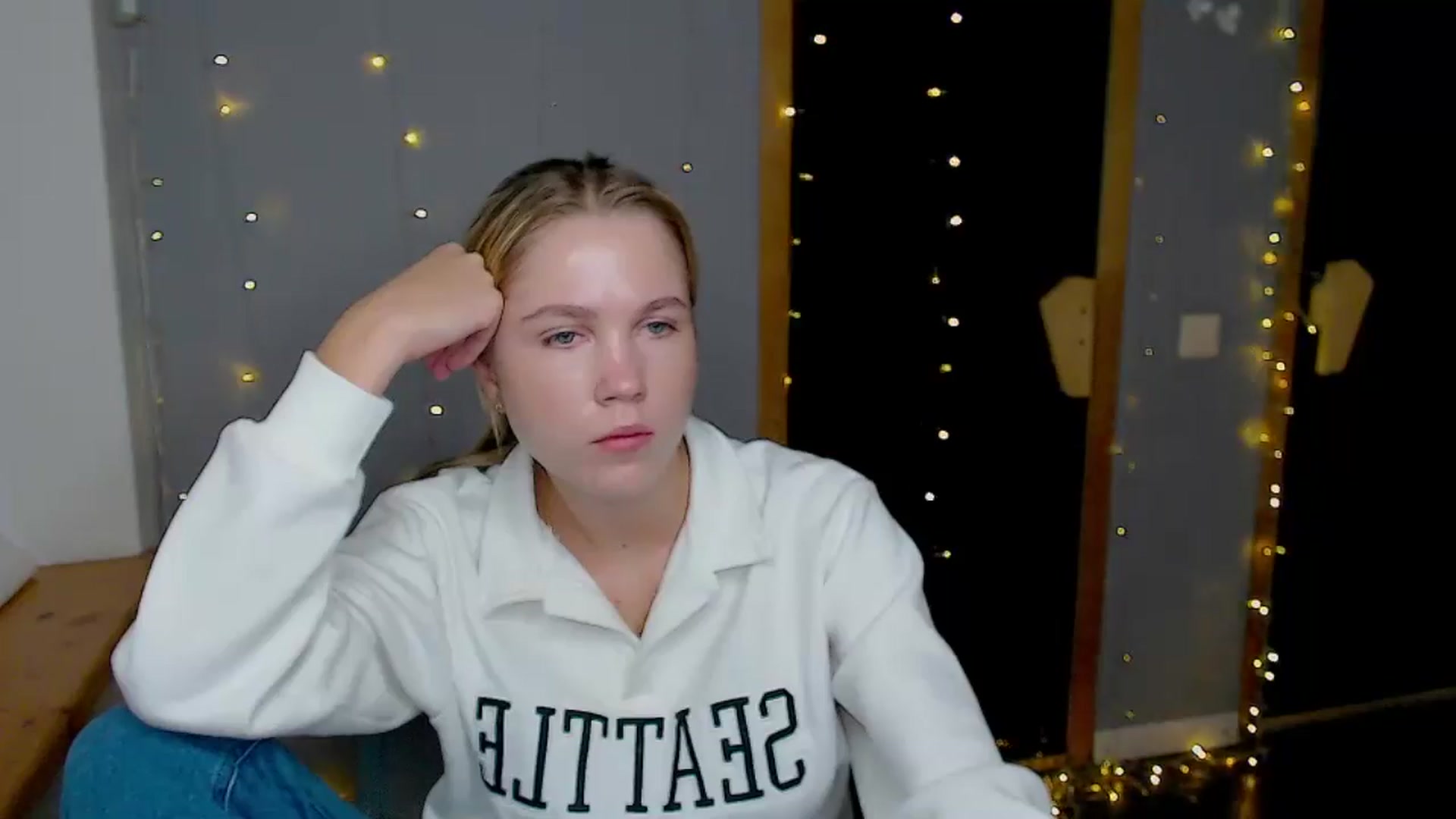 Gallery image thumbnail from Kate_Lewiss's myfreecams stream on, 11/13/2024, 08:45 image 14 of 20