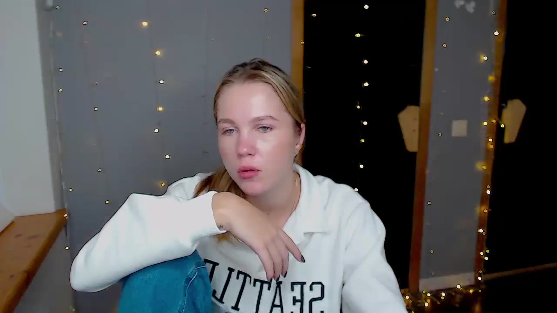 Gallery image thumbnail from Kate_Lewiss's myfreecams stream on, 11/13/2024, 09:44 image 8 of 20