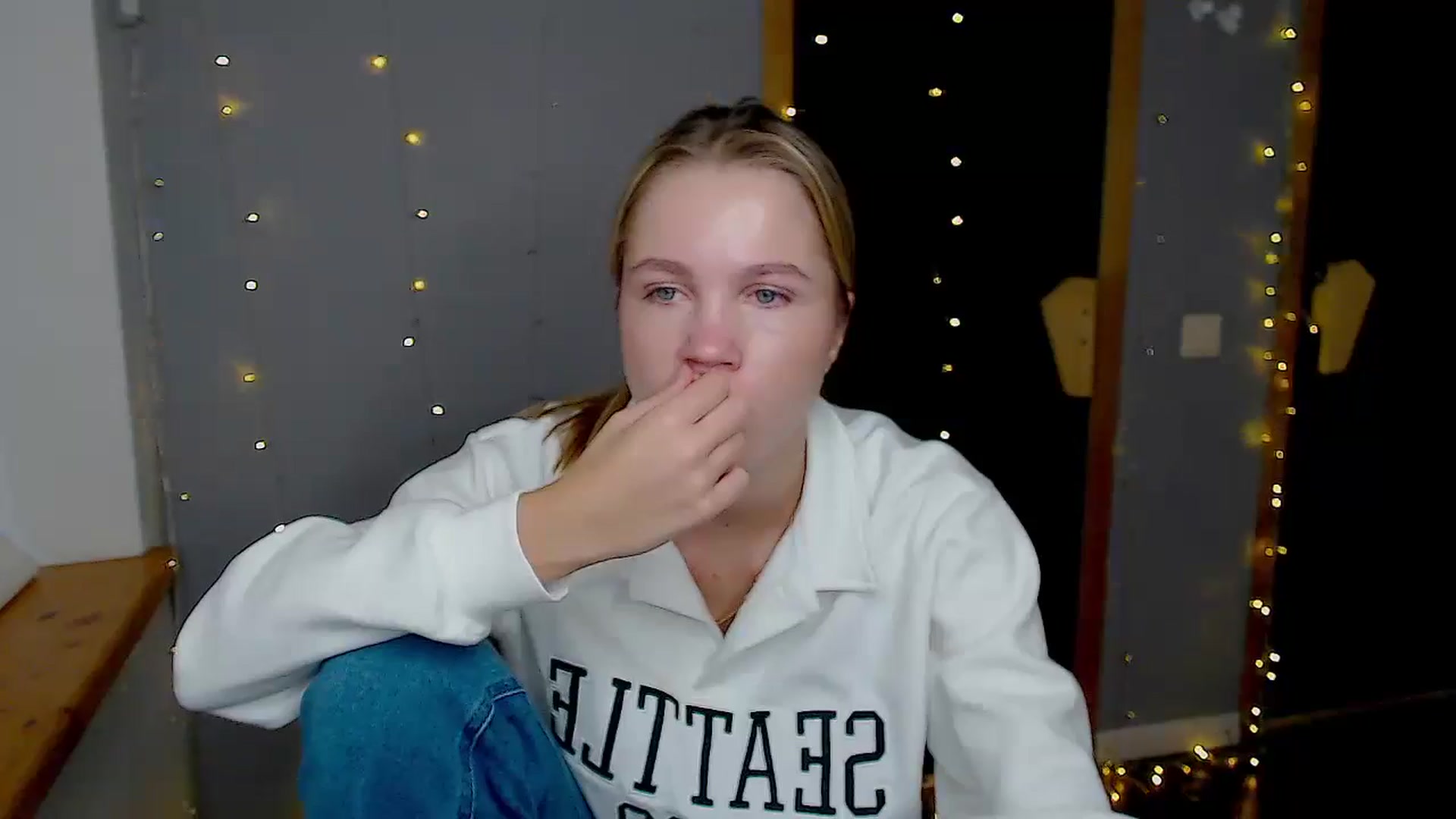 Gallery image thumbnail from Kate_Lewiss's myfreecams stream on, 11/13/2024, 09:44 image 18 of 20