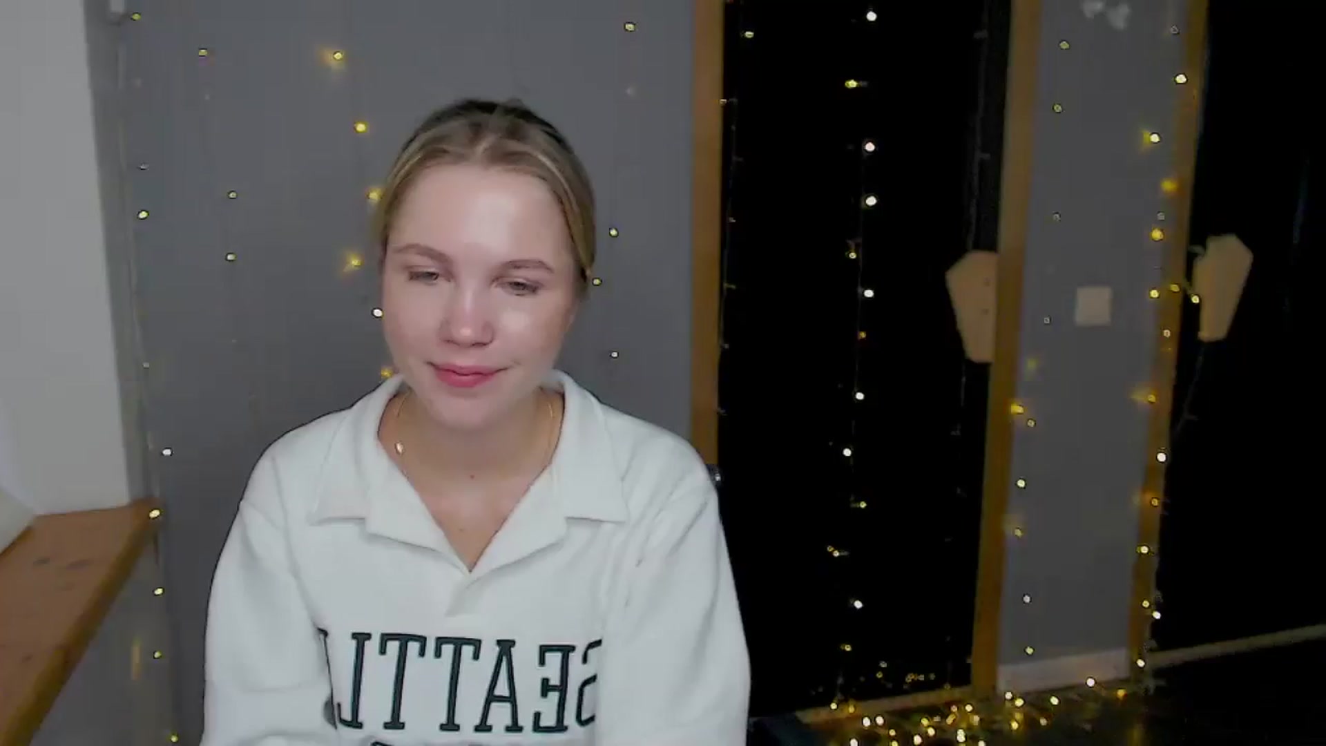 Gallery image thumbnail from Kate_Lewiss's myfreecams stream on, 11/13/2024, 10:30 image 10 of 20